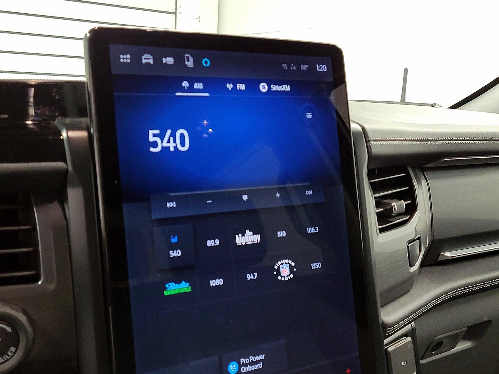 2024 Ford F-150 Lightning Flash - Photo 17