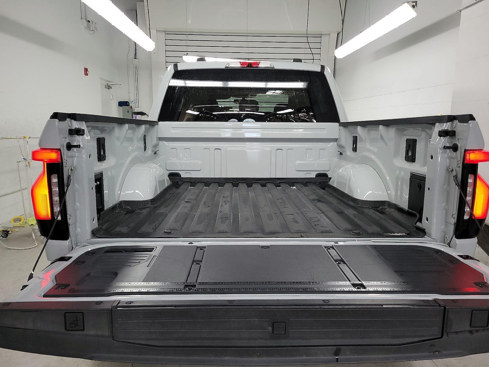 2024 Ford F-150 Lightning Flash - Photo 22