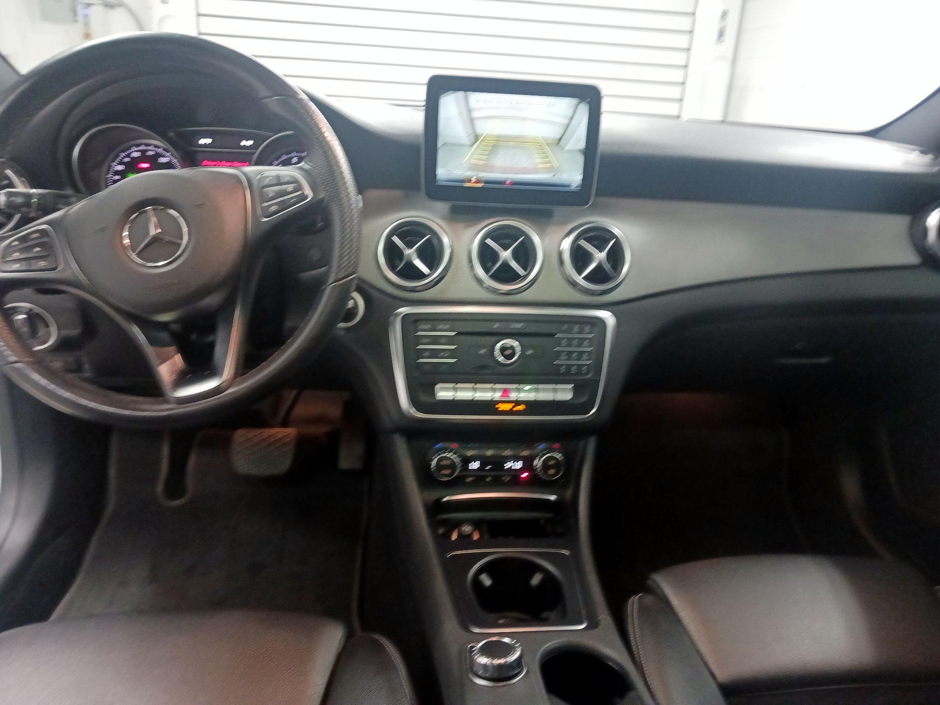 Thumbnail: 2020 Mercedes-Benz GLA - 9