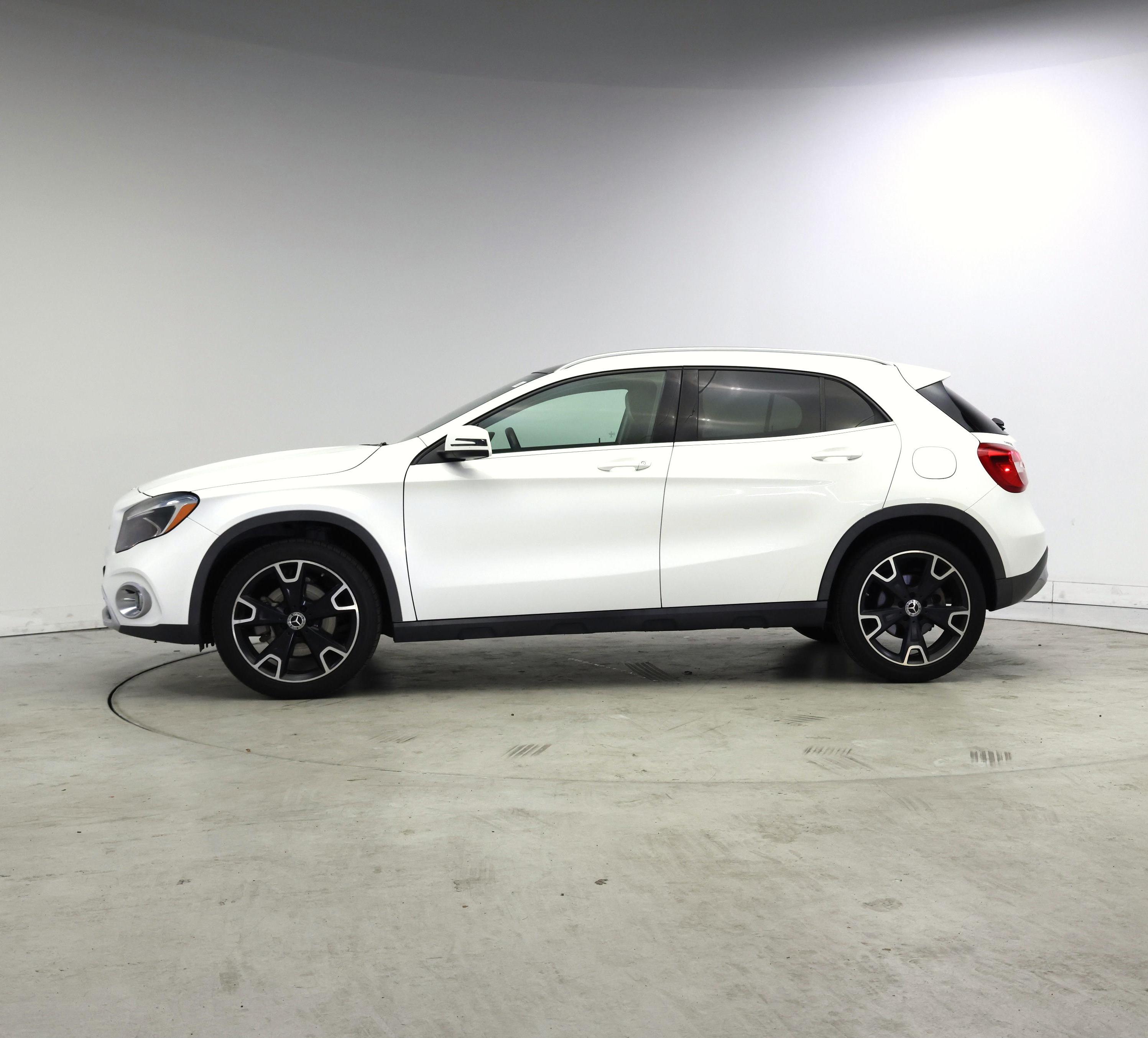 Thumbnail: 2020 Mercedes-Benz GLA - 3
