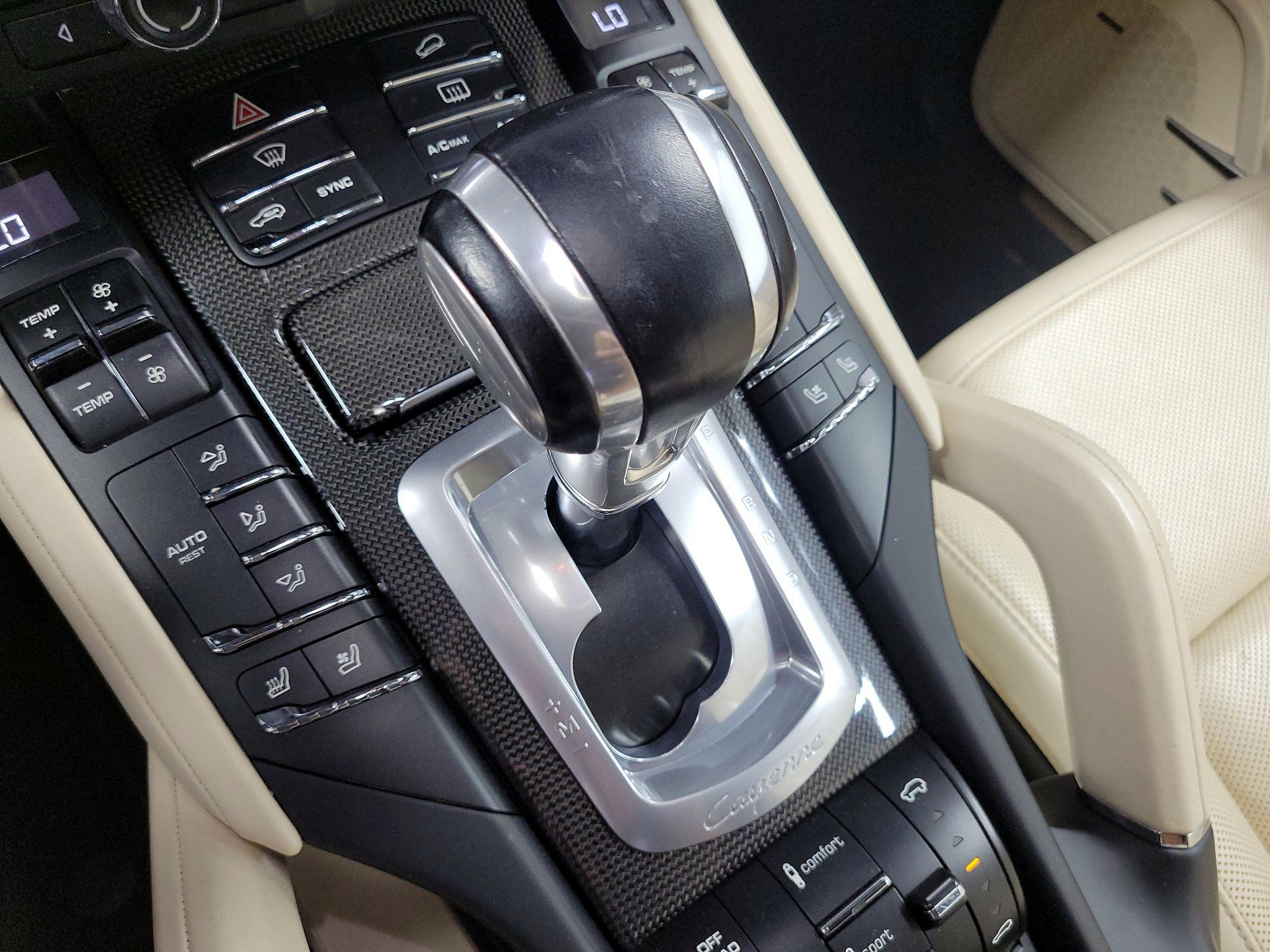 Thumbnail: 2016 Porsche Cayenne - 16