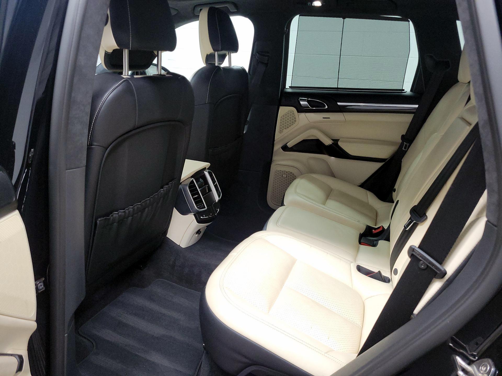 Thumbnail: 2016 Porsche Cayenne - 17