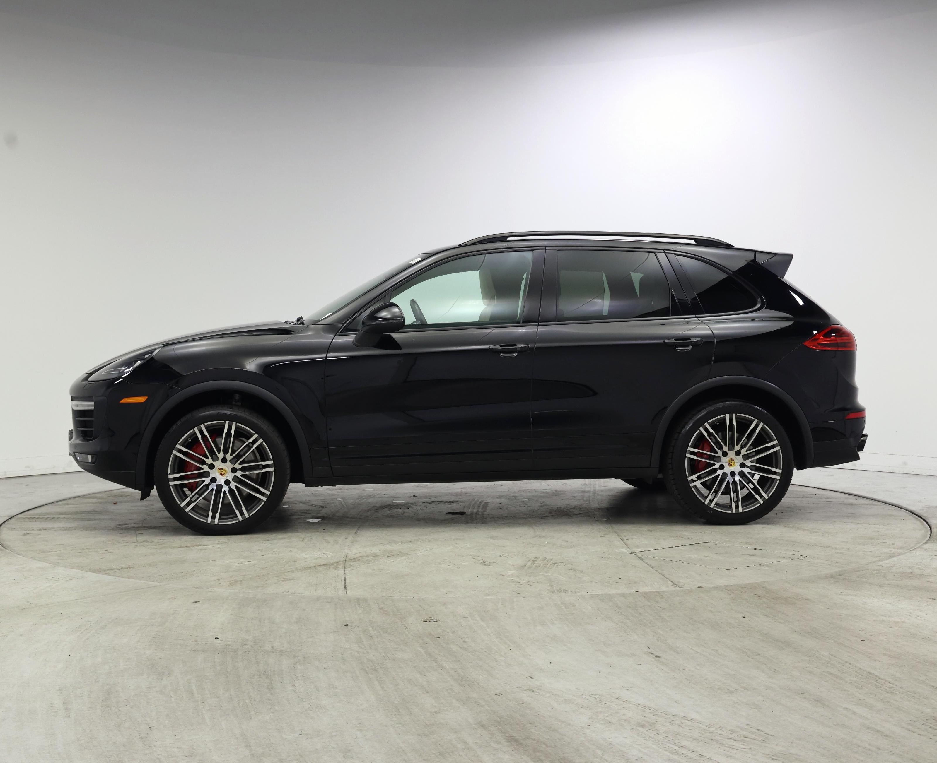 Thumbnail: 2016 Porsche Cayenne - 3