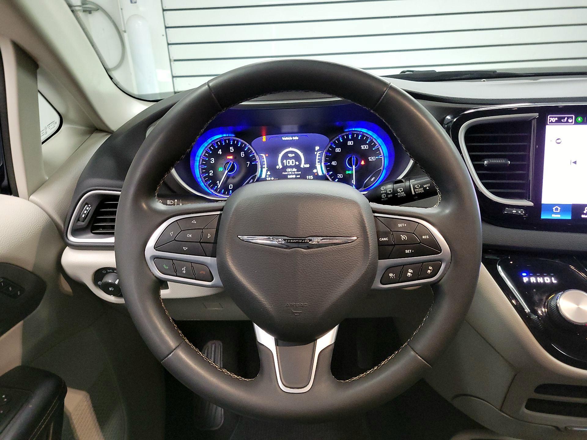 Thumbnail: 2022 Chrysler Pacifica - 10