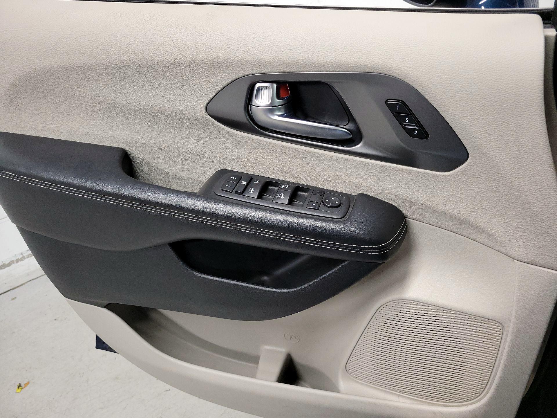 Thumbnail: 2022 Chrysler Pacifica - 12