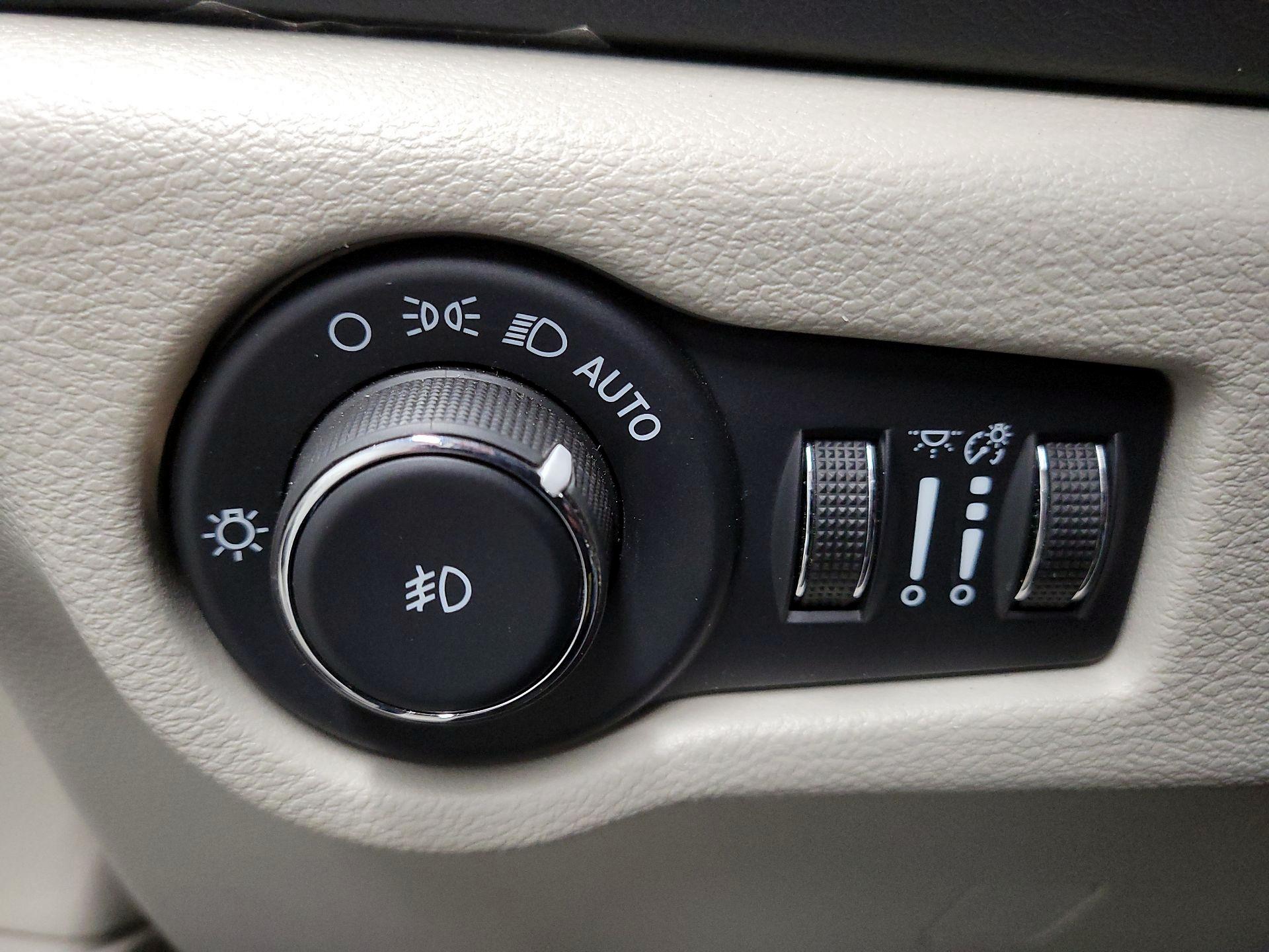 Thumbnail: 2022 Chrysler Pacifica - 13