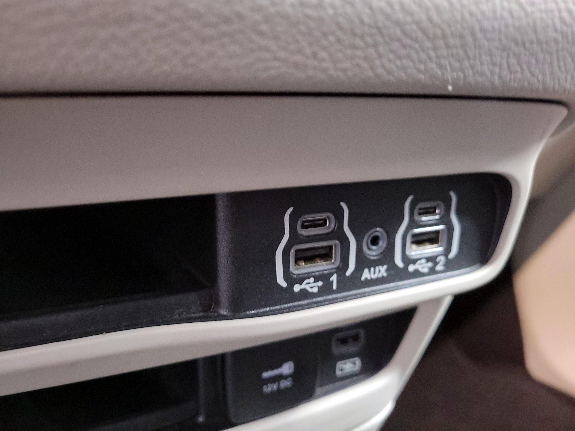 Thumbnail: 2022 Chrysler Pacifica - 18