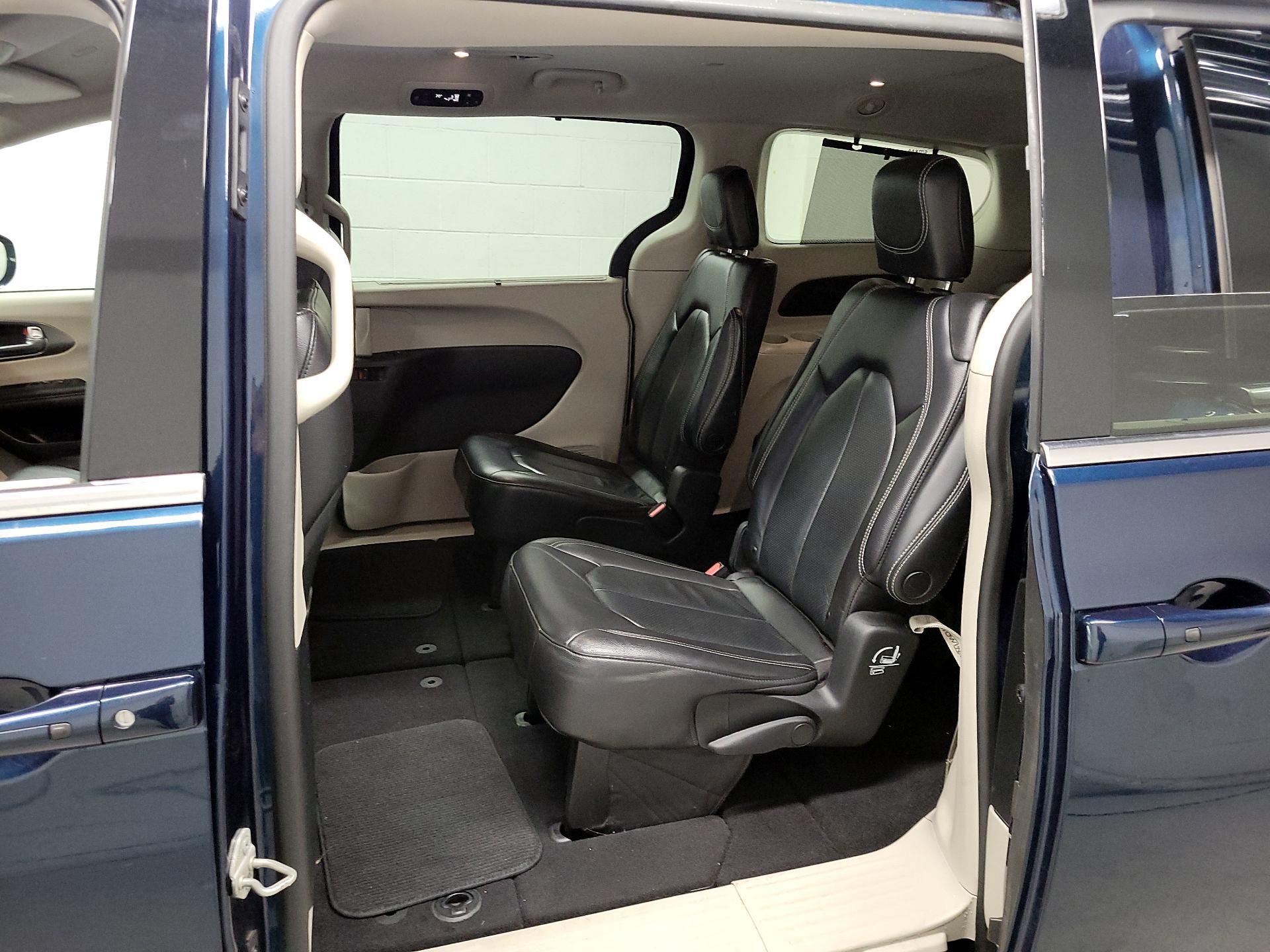 Thumbnail: 2022 Chrysler Pacifica - 19