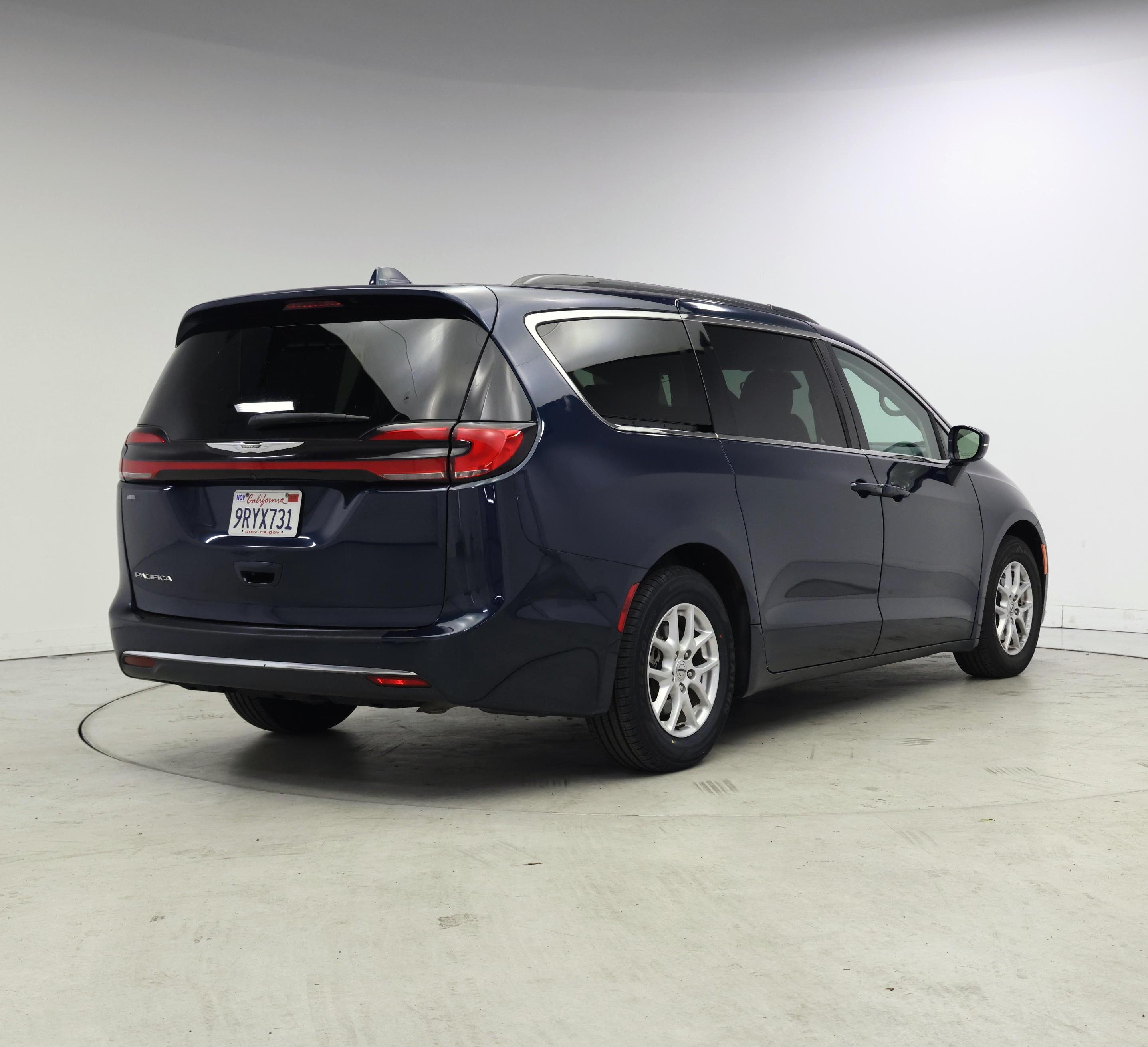 Thumbnail: 2022 Chrysler Pacifica - 8