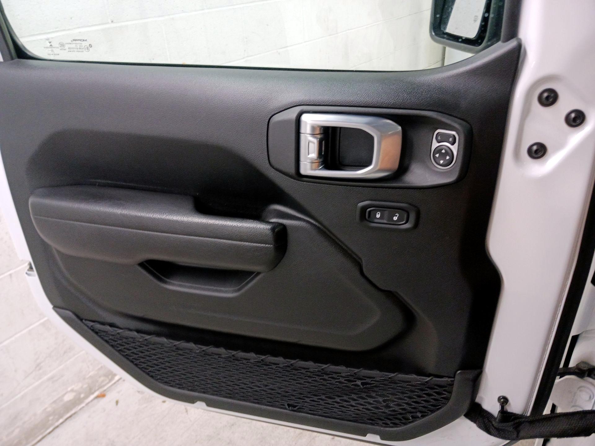 Thumbnail: 2023 Jeep Gladiator - 12