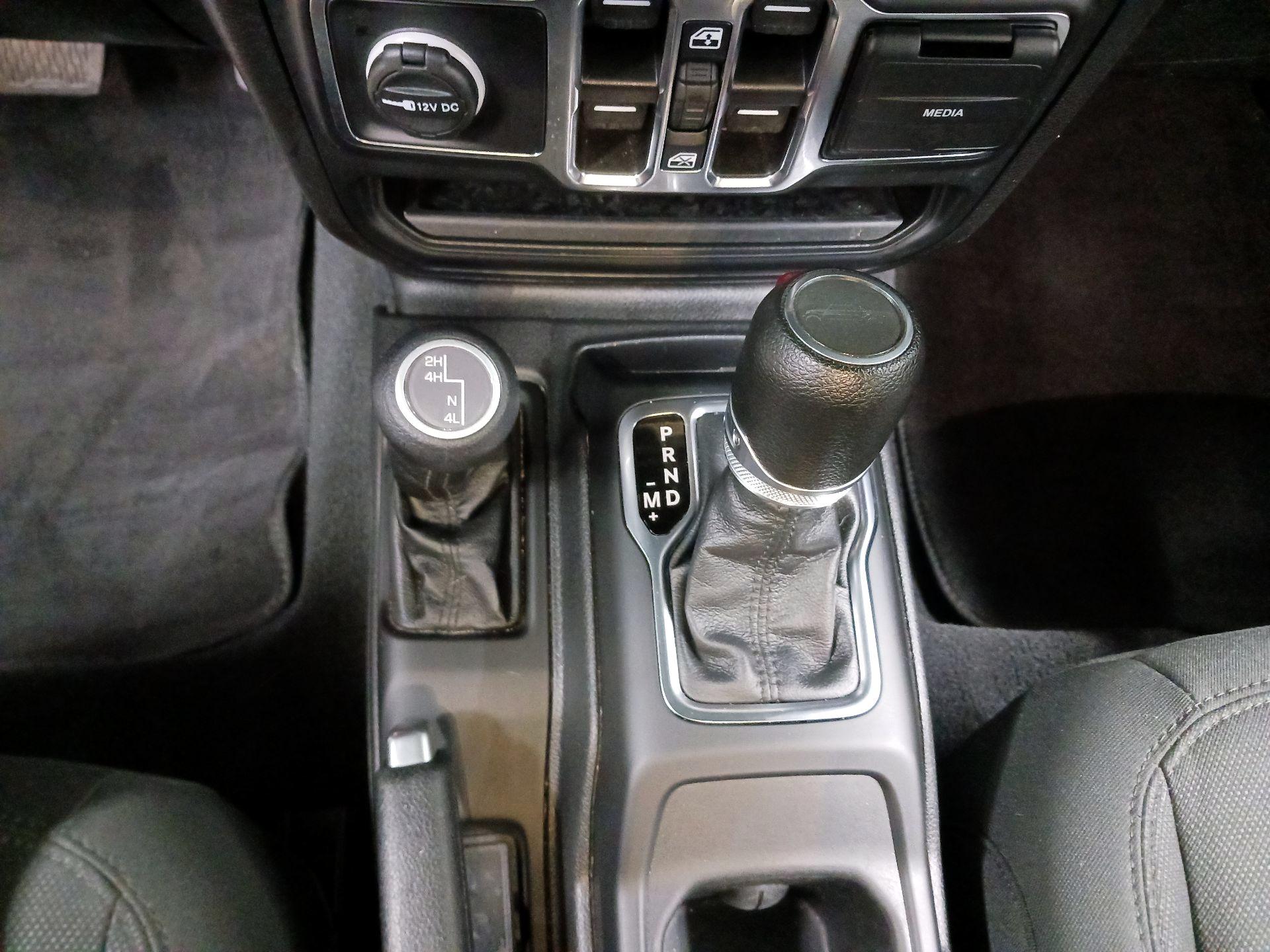 Thumbnail: 2023 Jeep Gladiator - 16