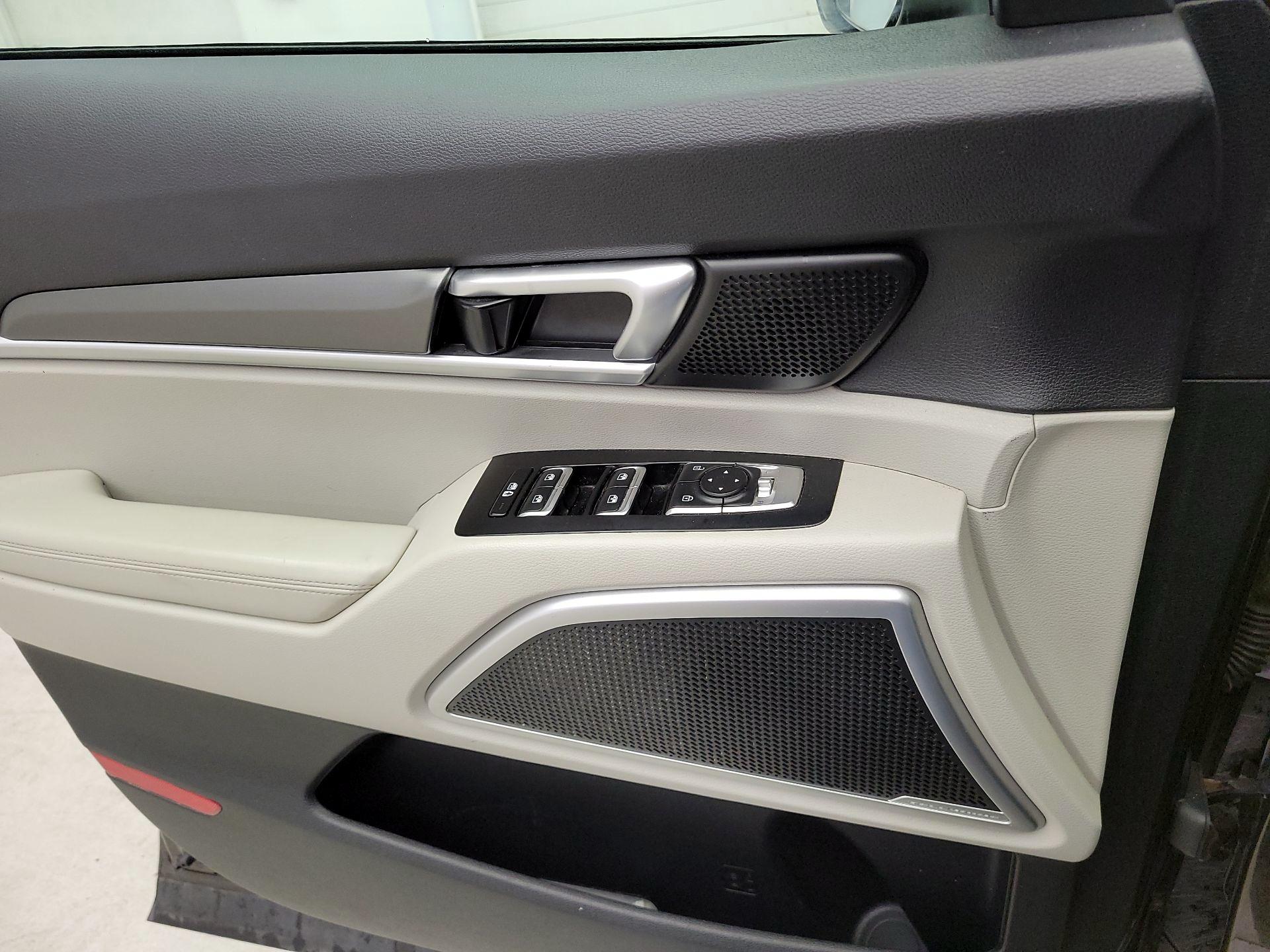 Thumbnail: 2020 Kia Telluride - 10