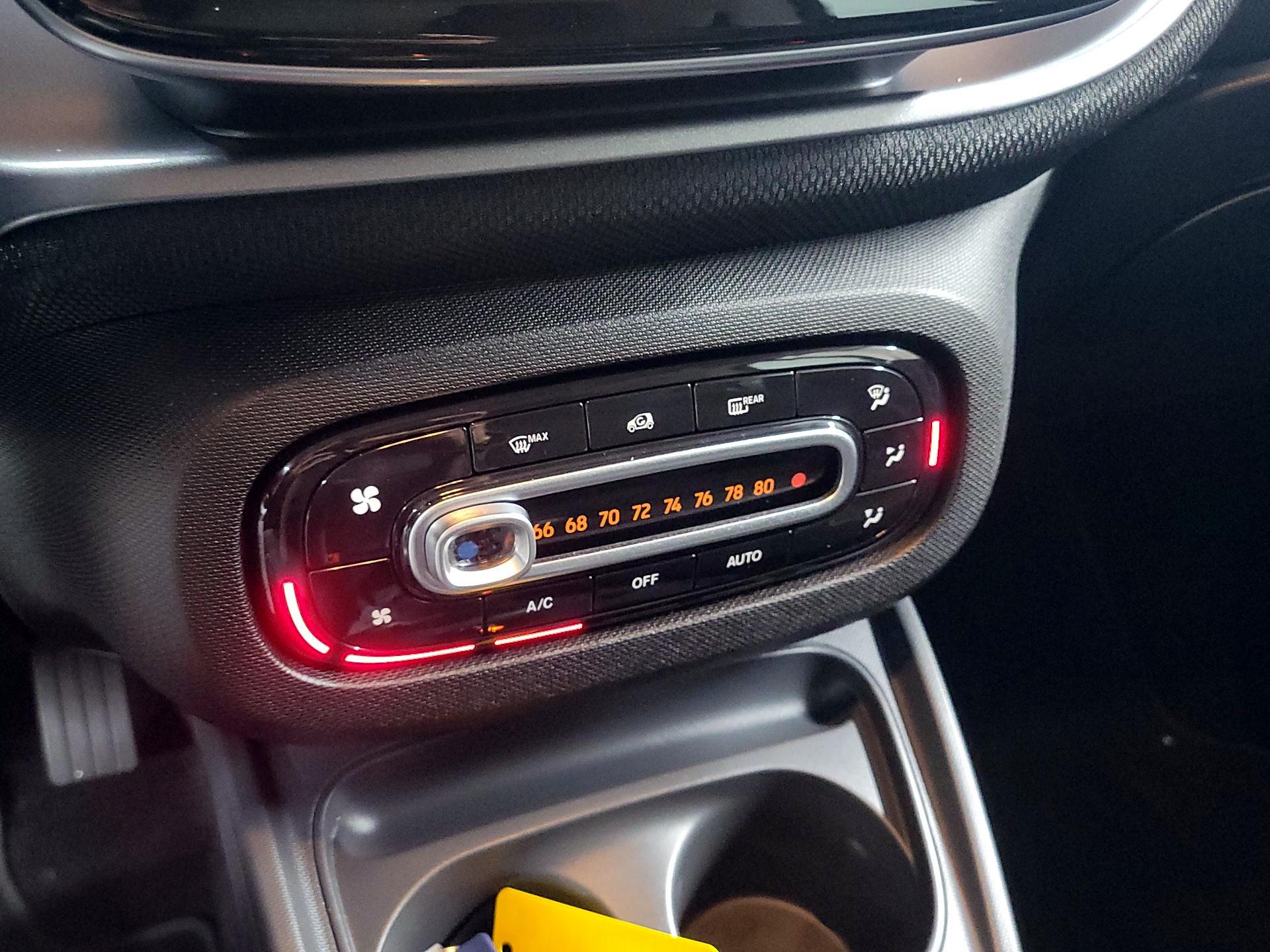 Thumbnail: 2016 smart fortwo - 12