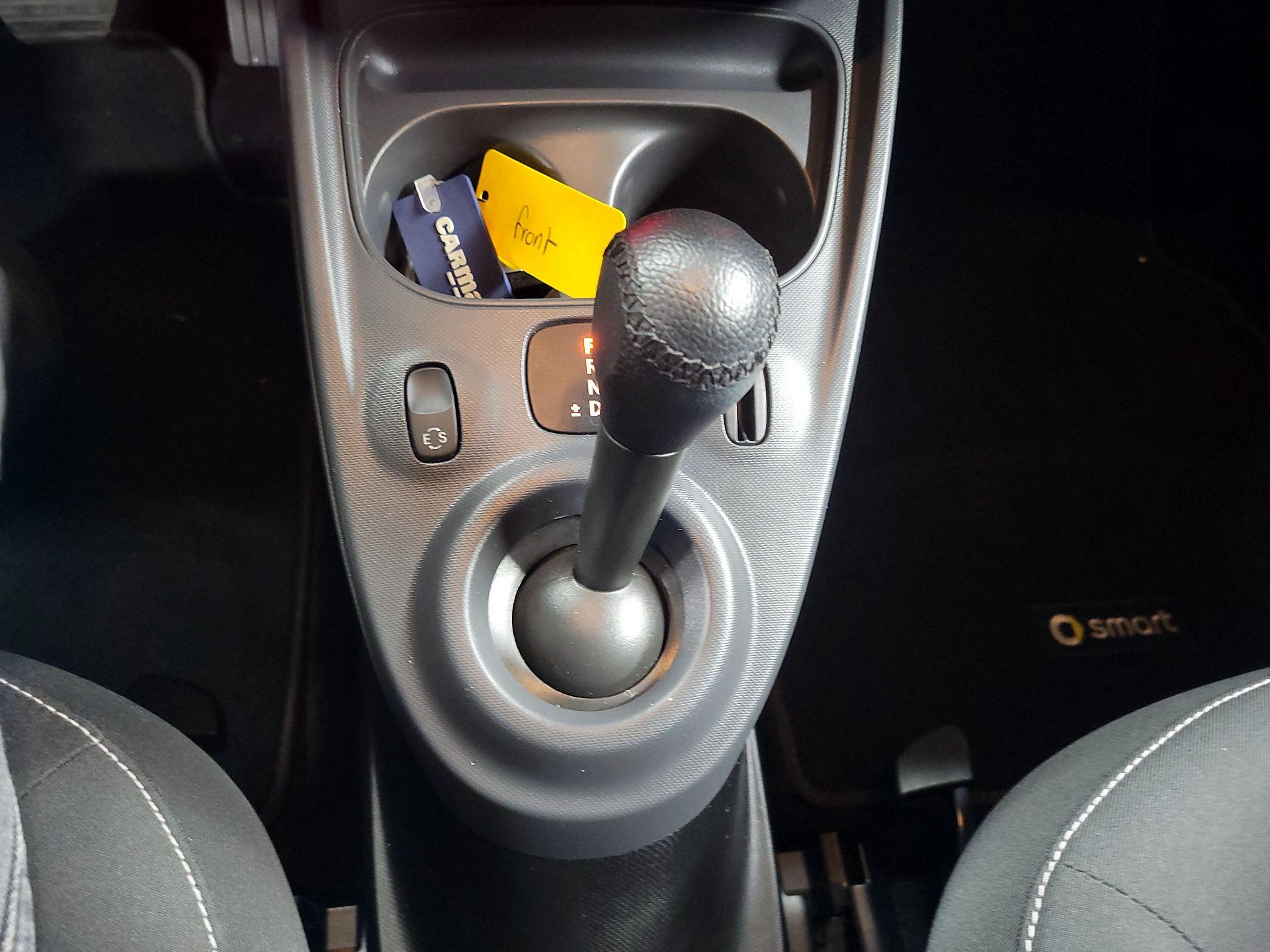 Thumbnail: 2016 smart fortwo - 13