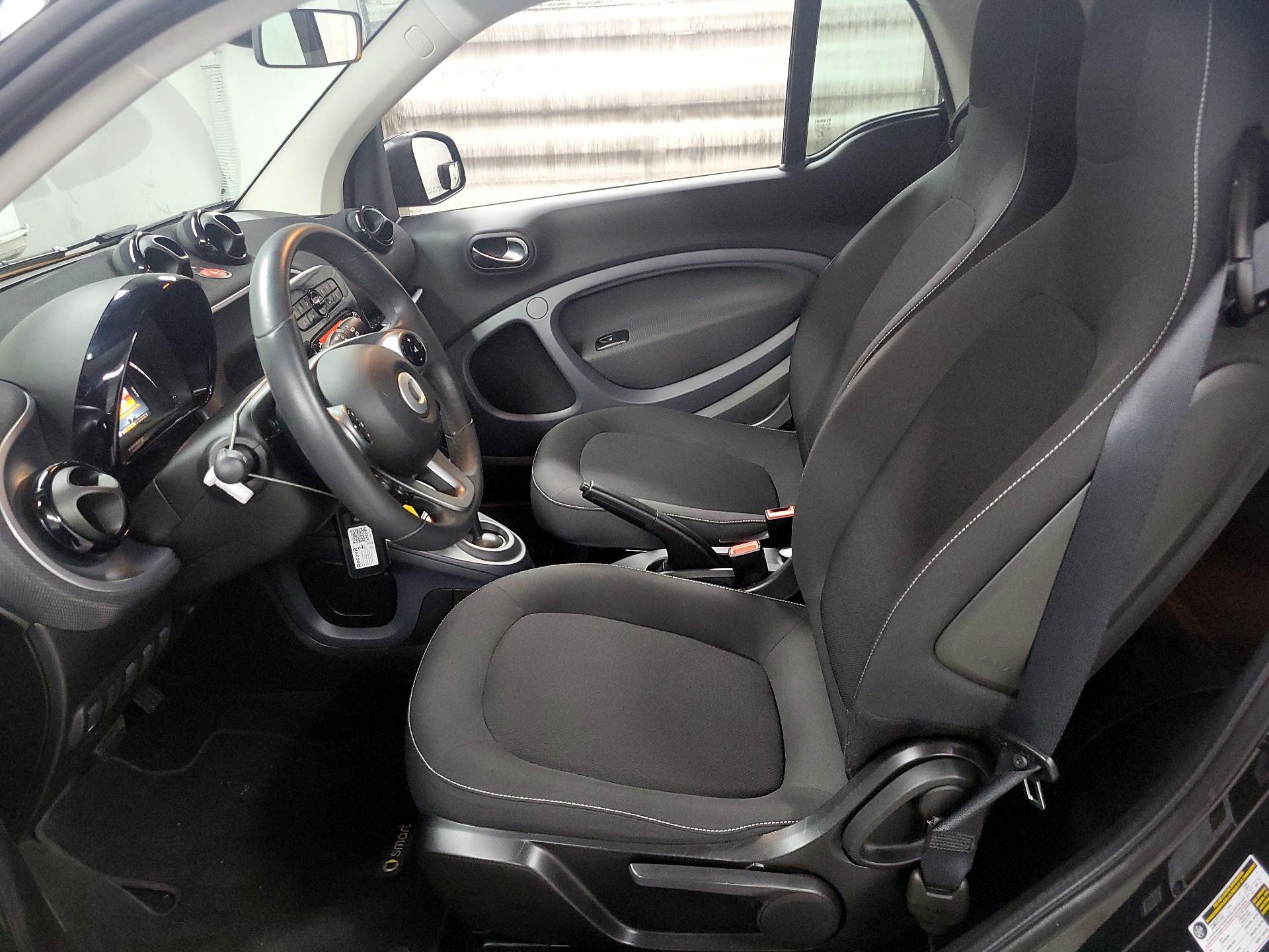 Thumbnail: 2016 smart fortwo - 14