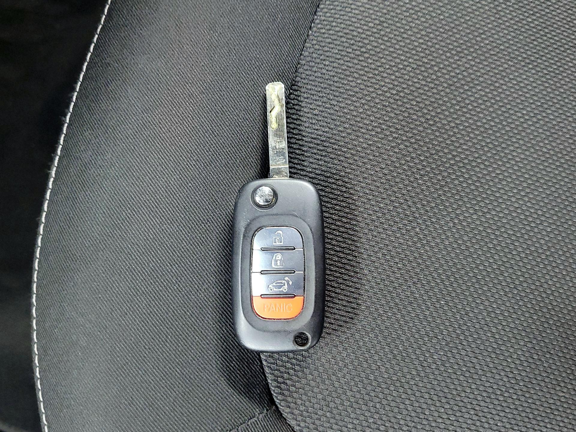 Thumbnail: 2016 smart fortwo - 17