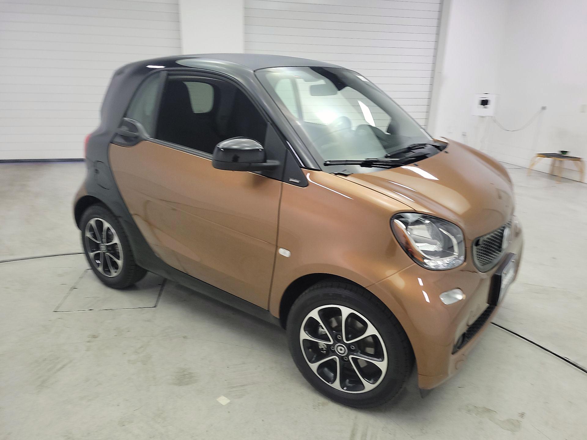 Thumbnail: 2016 smart fortwo - 4