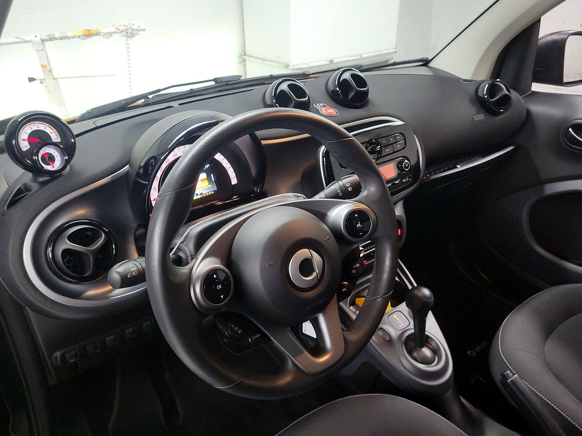 Thumbnail: 2016 smart fortwo - 8