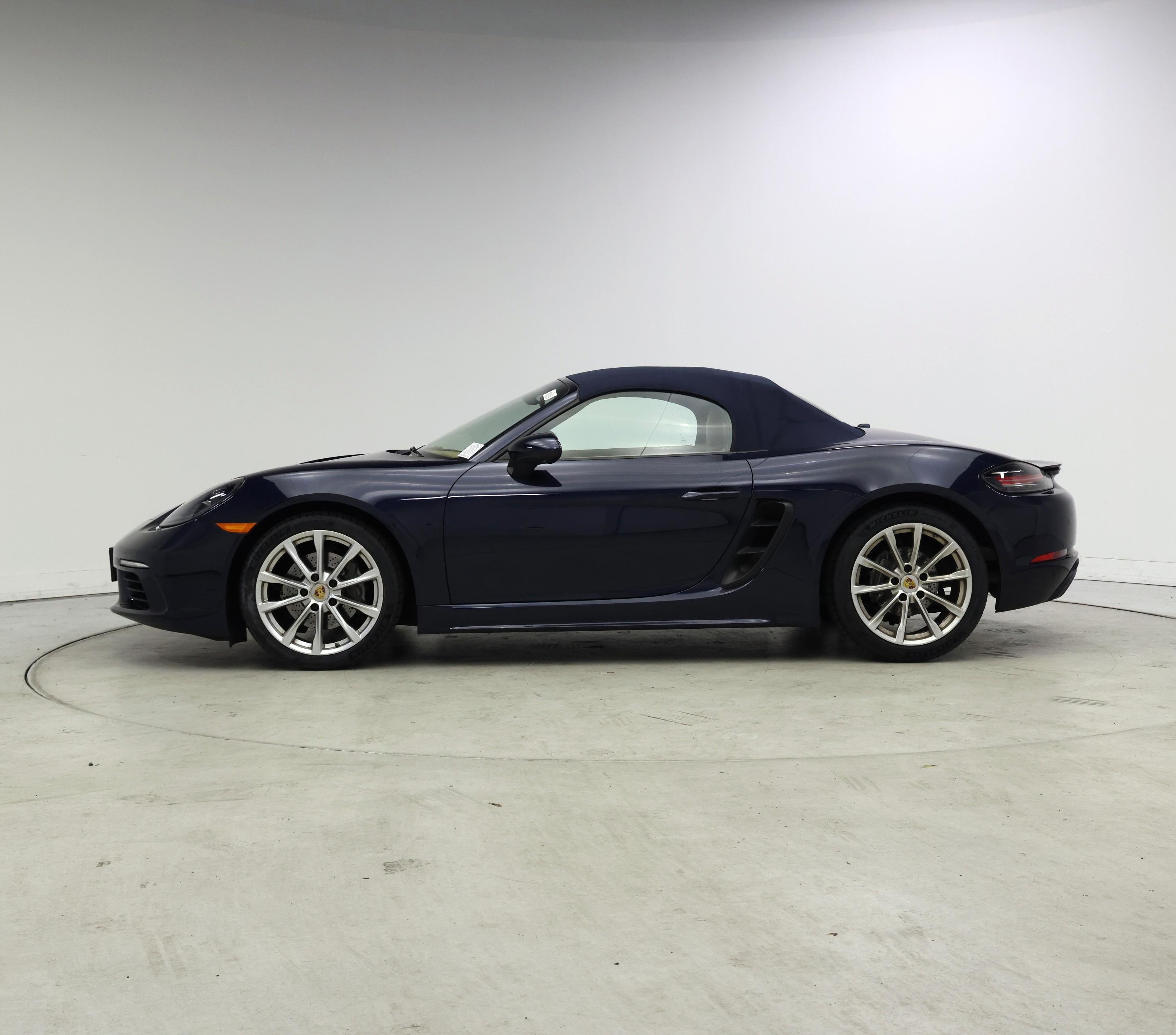 Thumbnail: 2017 Porsche 718 Boxster - 3