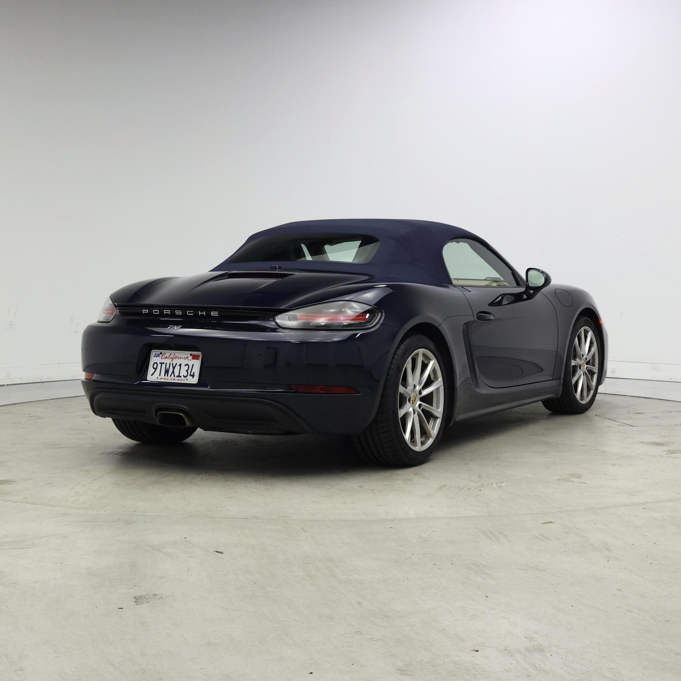 Thumbnail: 2017 Porsche 718 Boxster - 8