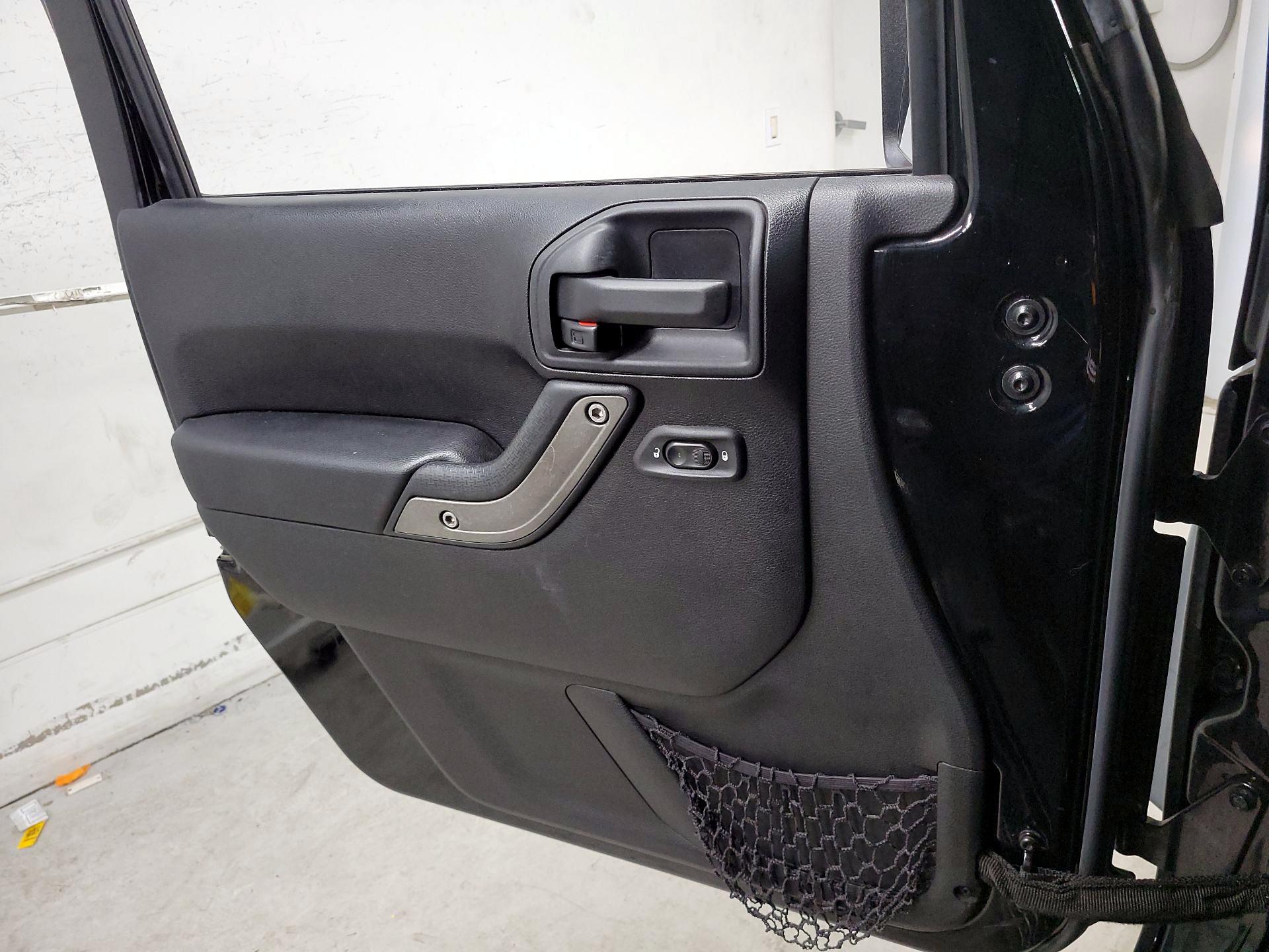 Thumbnail: 2016 Jeep Wrangler - 12