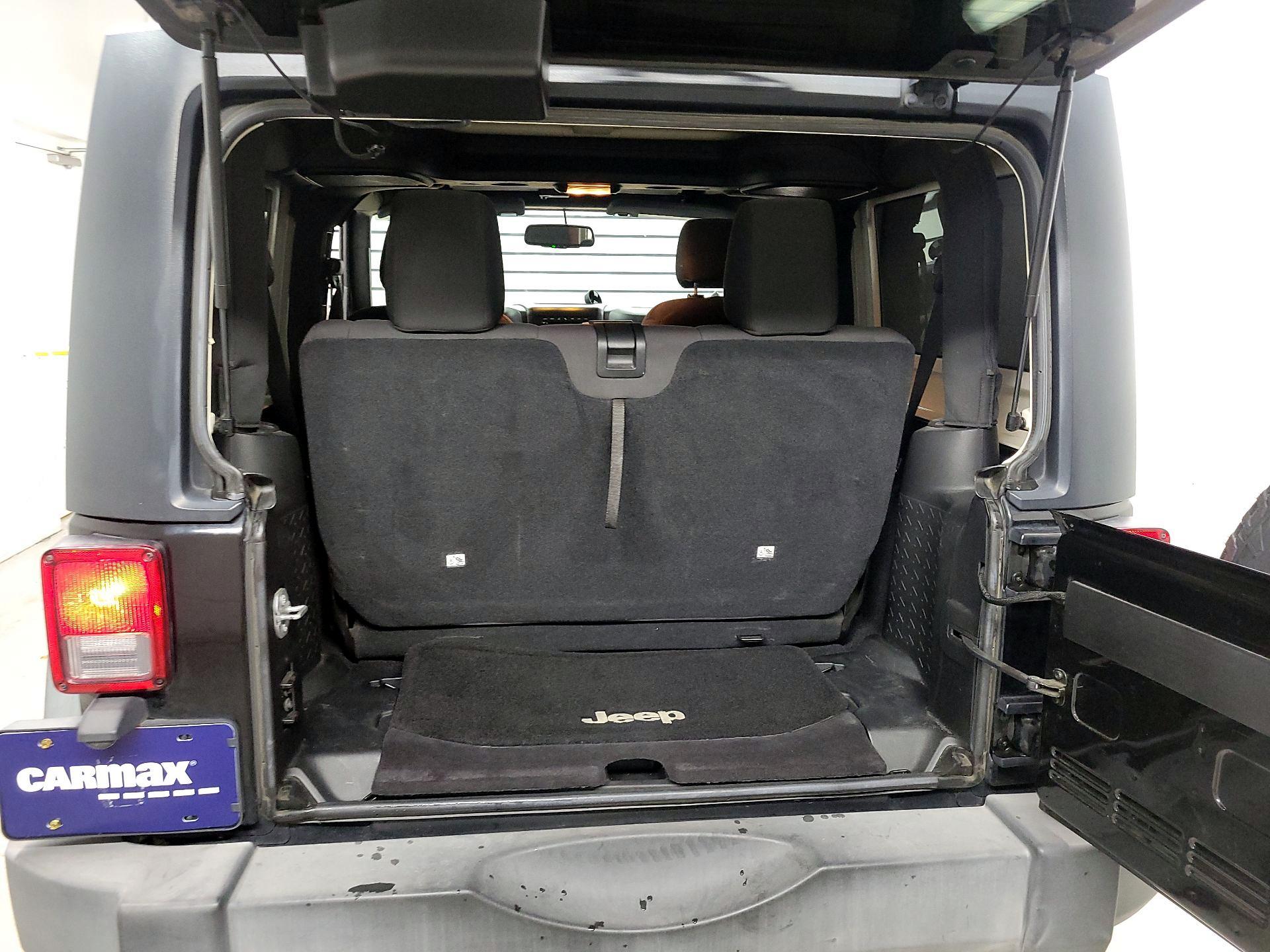 Thumbnail: 2016 Jeep Wrangler - 16