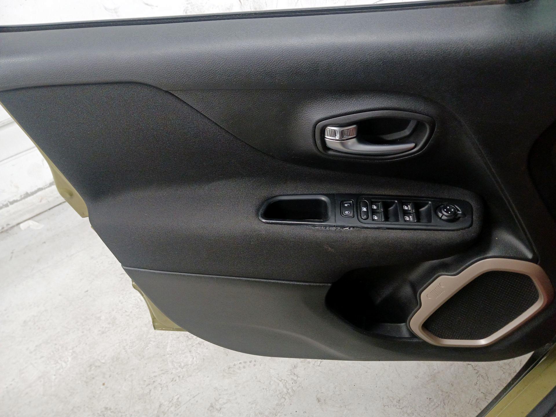 Thumbnail: 2015 Jeep Renegade - 12