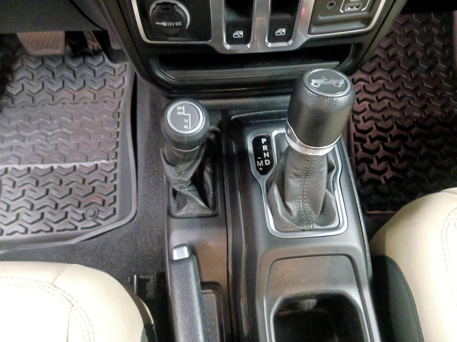 2020 Jeep Wrangler Black and Tan - Photo 18