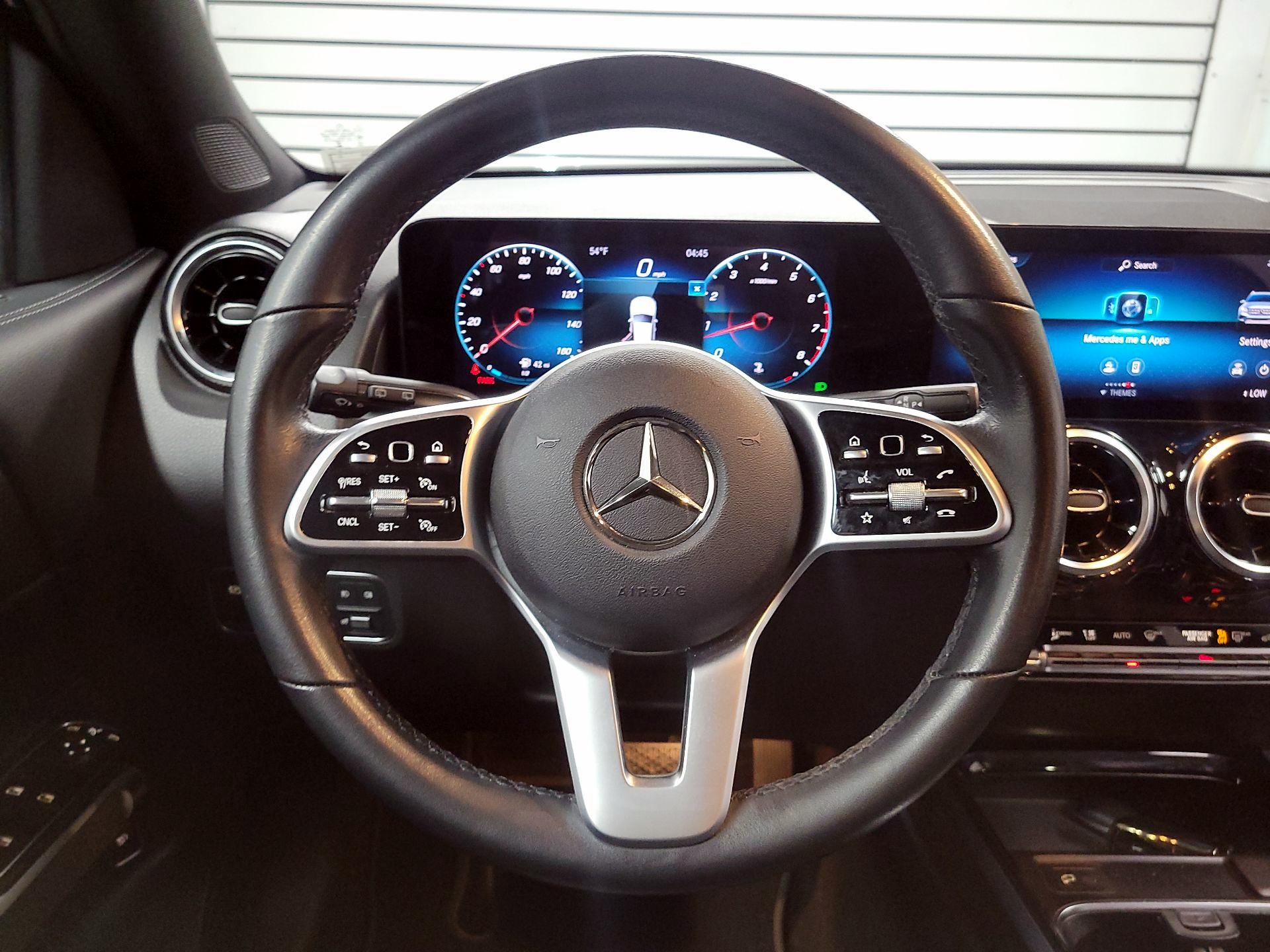 Thumbnail: 2022 Mercedes-Benz GLB - 10