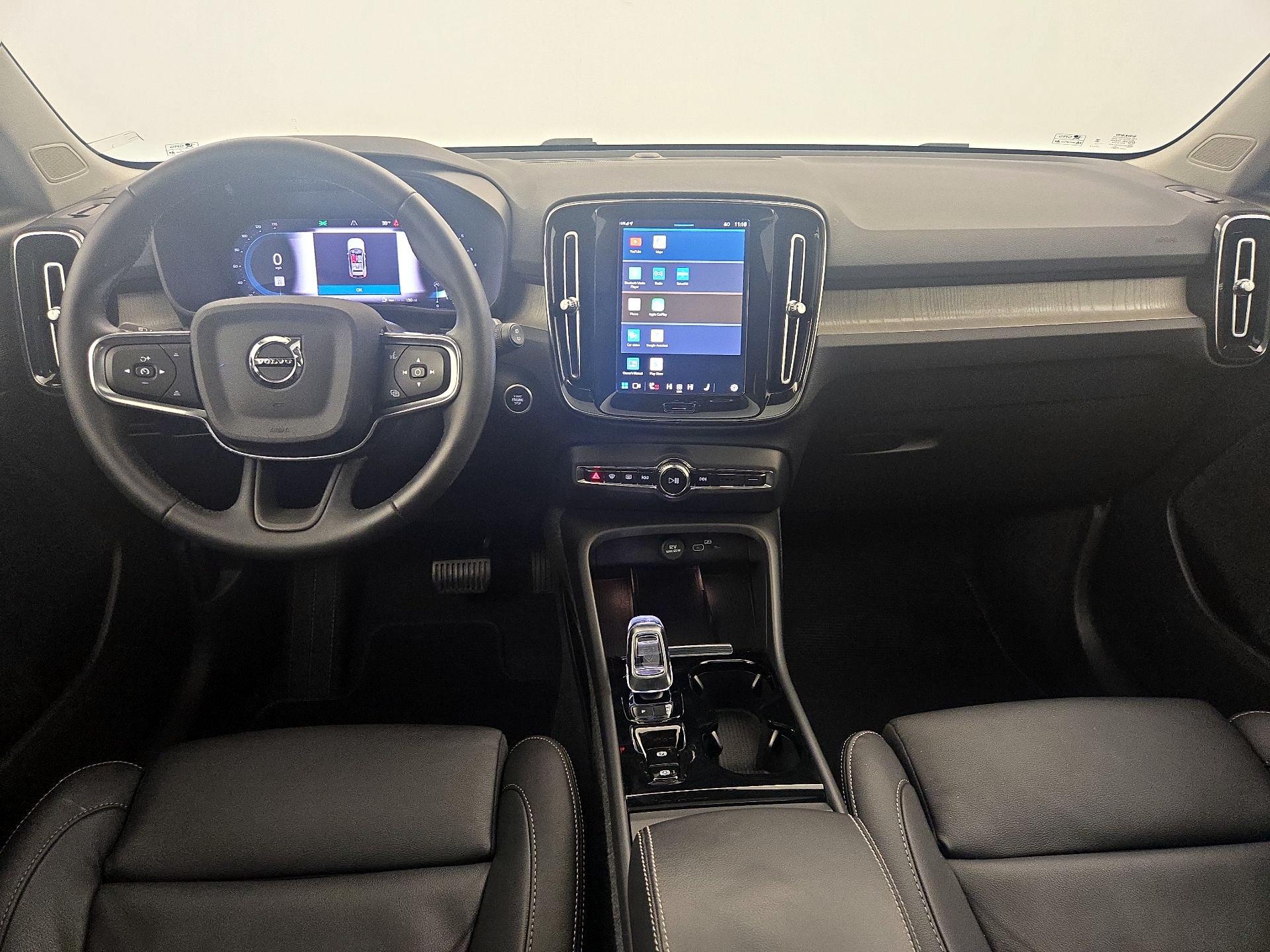 Thumbnail: 2023 Volvo XC40 - 9