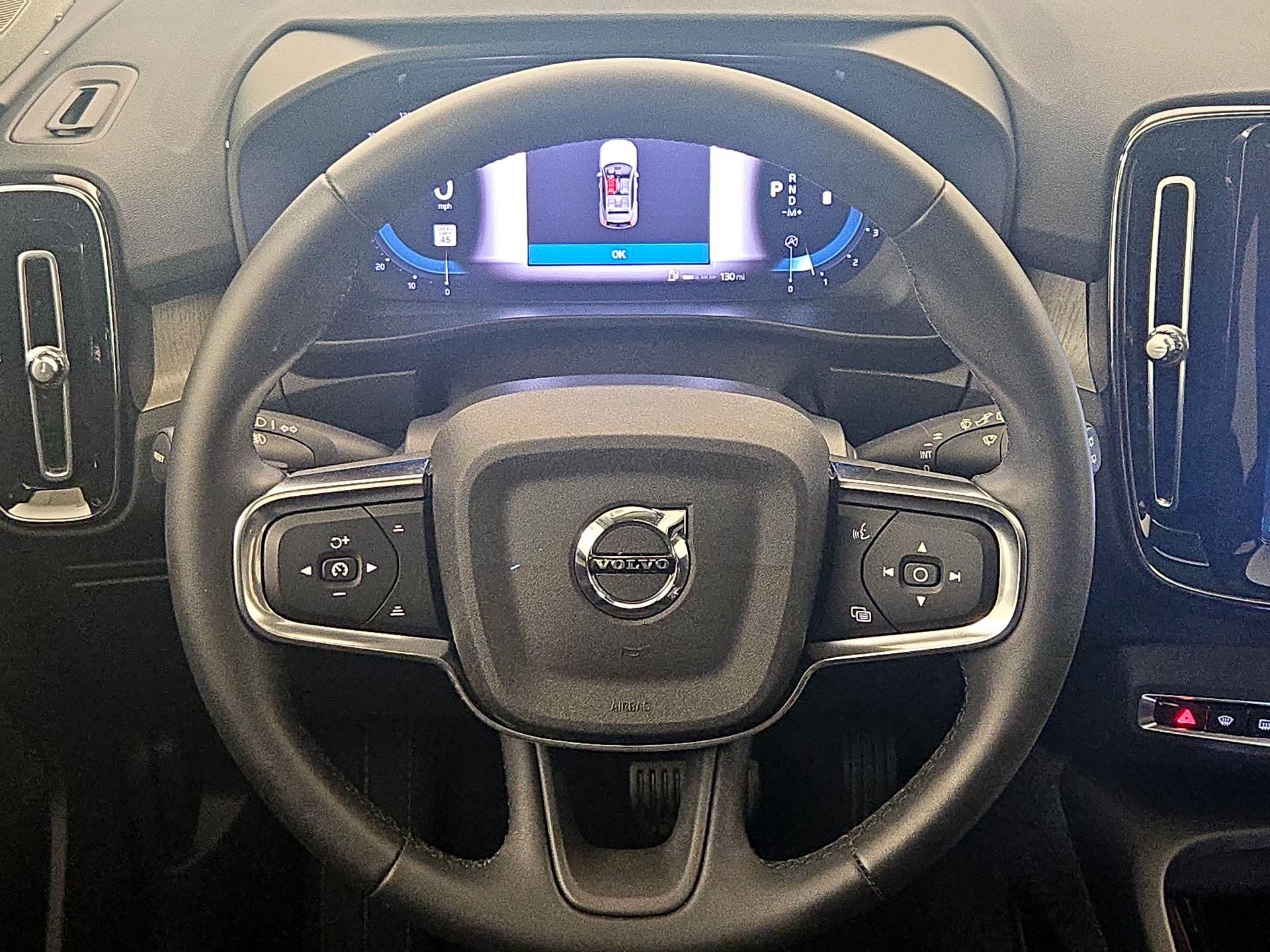 Thumbnail: 2023 Volvo XC40 - 10