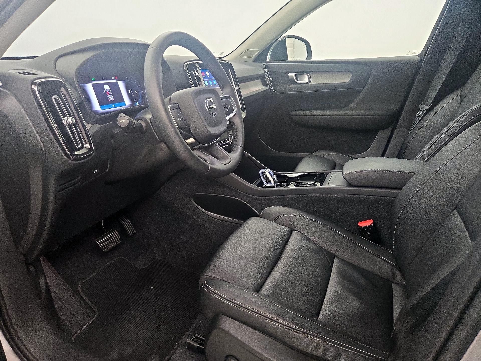 Thumbnail: 2023 Volvo XC40 - 11