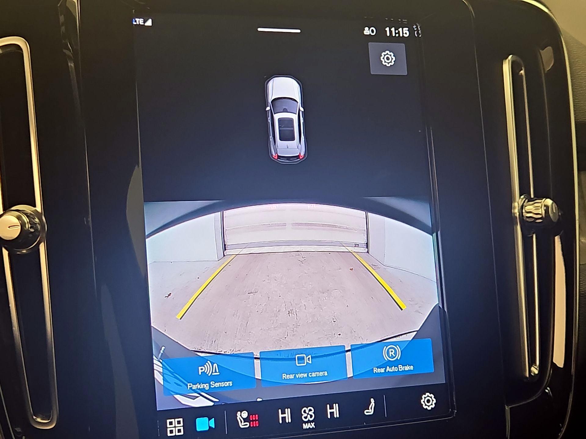 Thumbnail: 2023 Volvo XC40 - 14