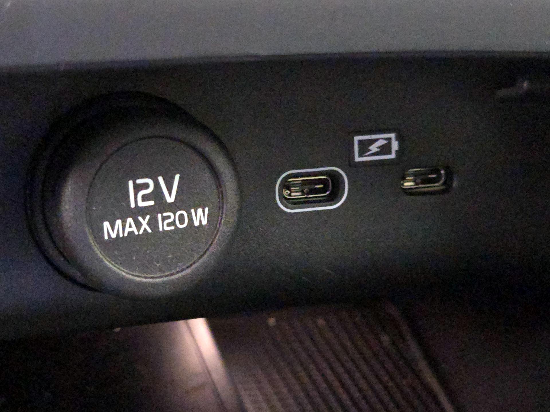 Thumbnail: 2023 Volvo XC40 - 18