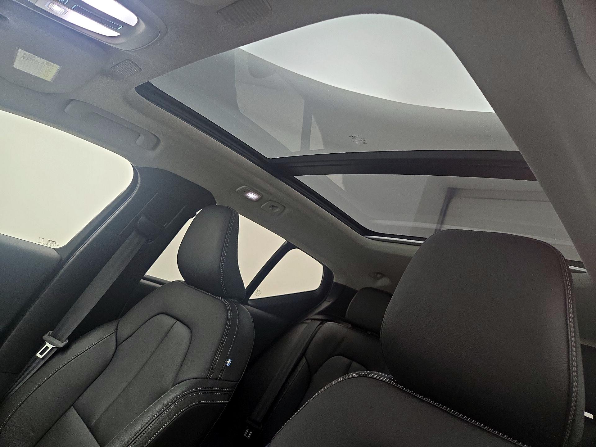 Thumbnail: 2023 Volvo XC40 - 19