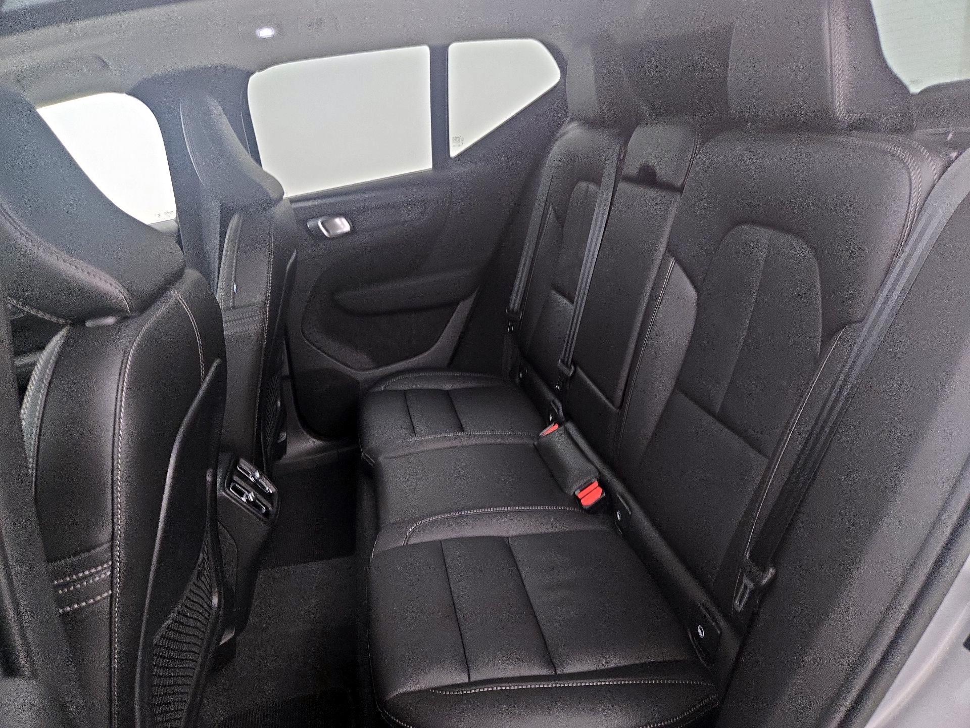 Thumbnail: 2023 Volvo XC40 - 20