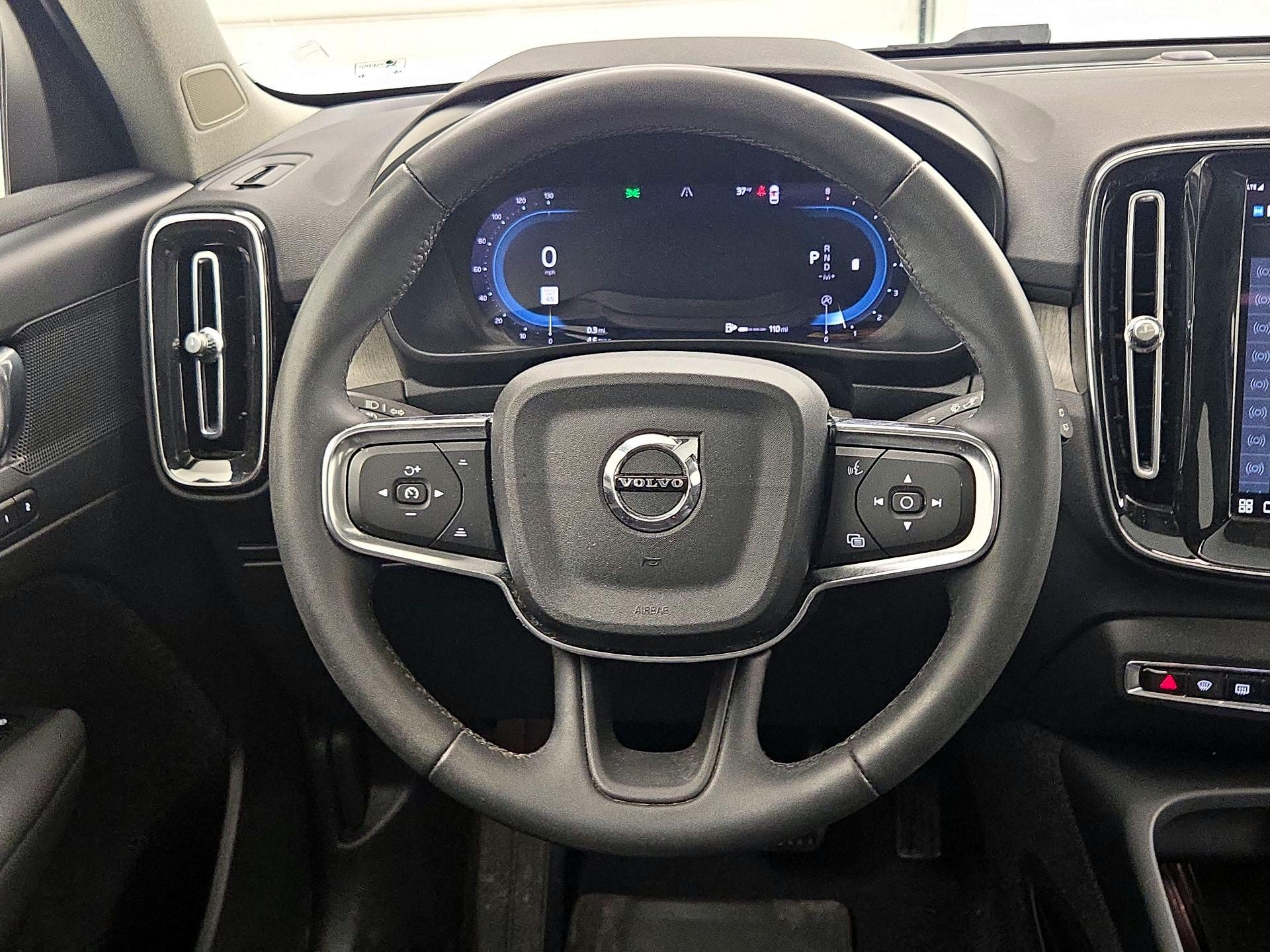 Thumbnail: 2023 Volvo XC40 - 10