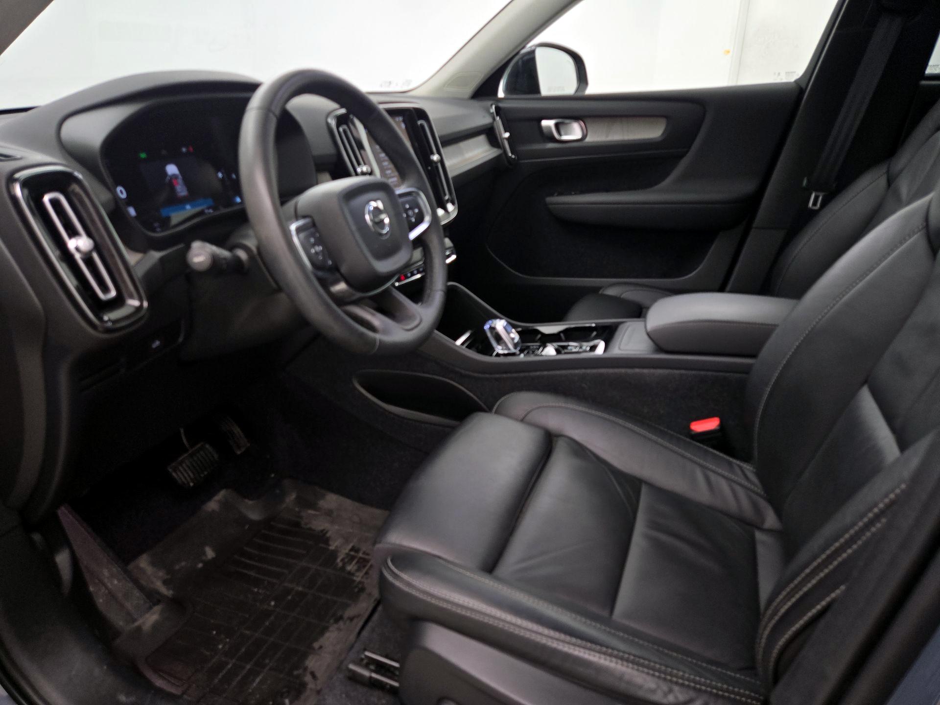 Thumbnail: 2023 Volvo XC40 - 11