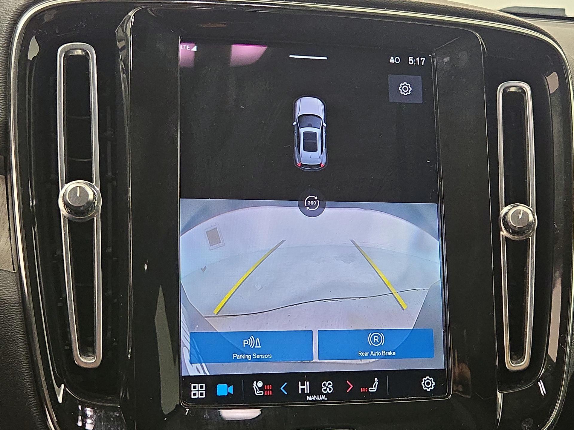 Thumbnail: 2023 Volvo XC40 - 14