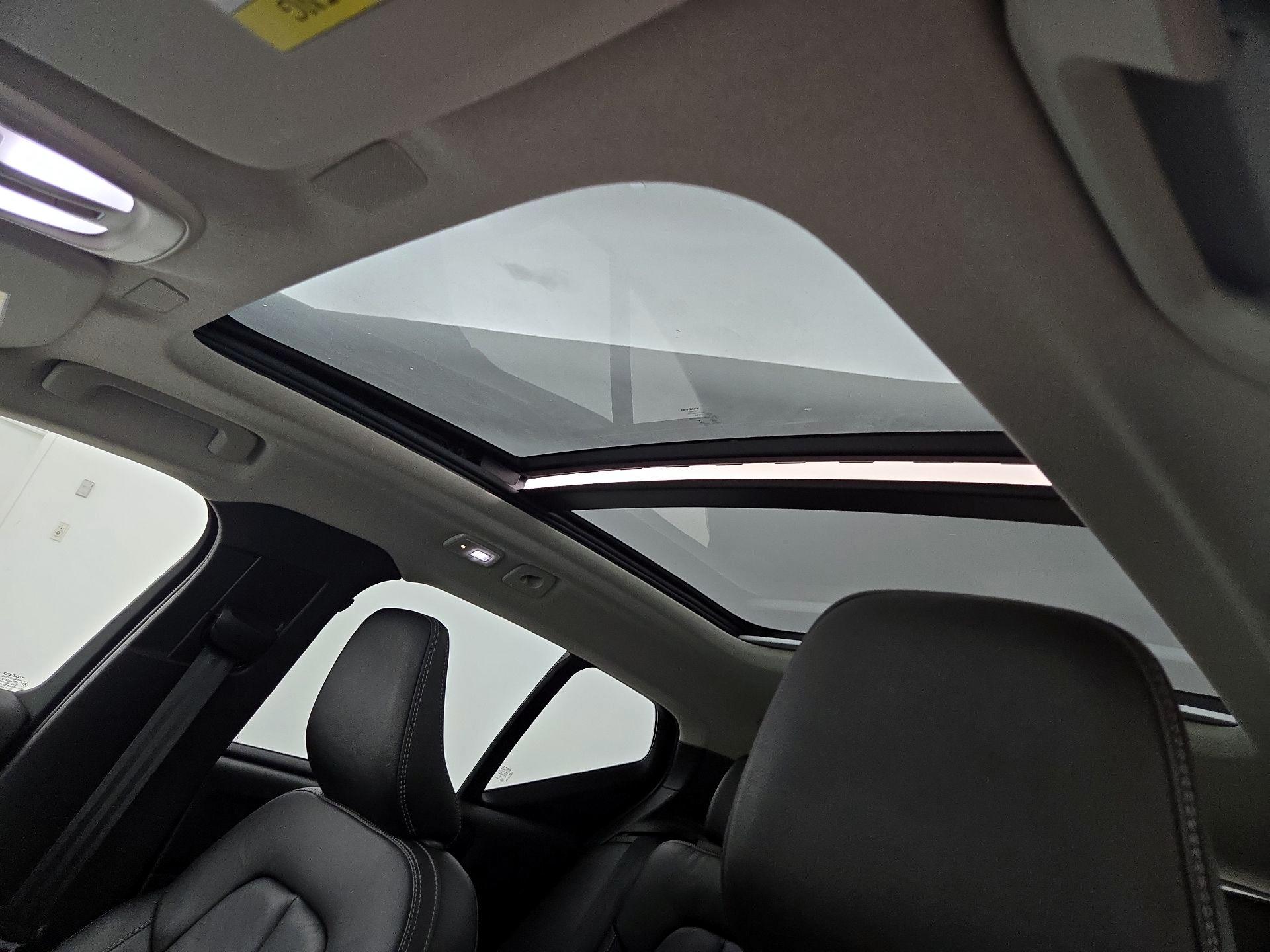 Thumbnail: 2023 Volvo XC40 - 19