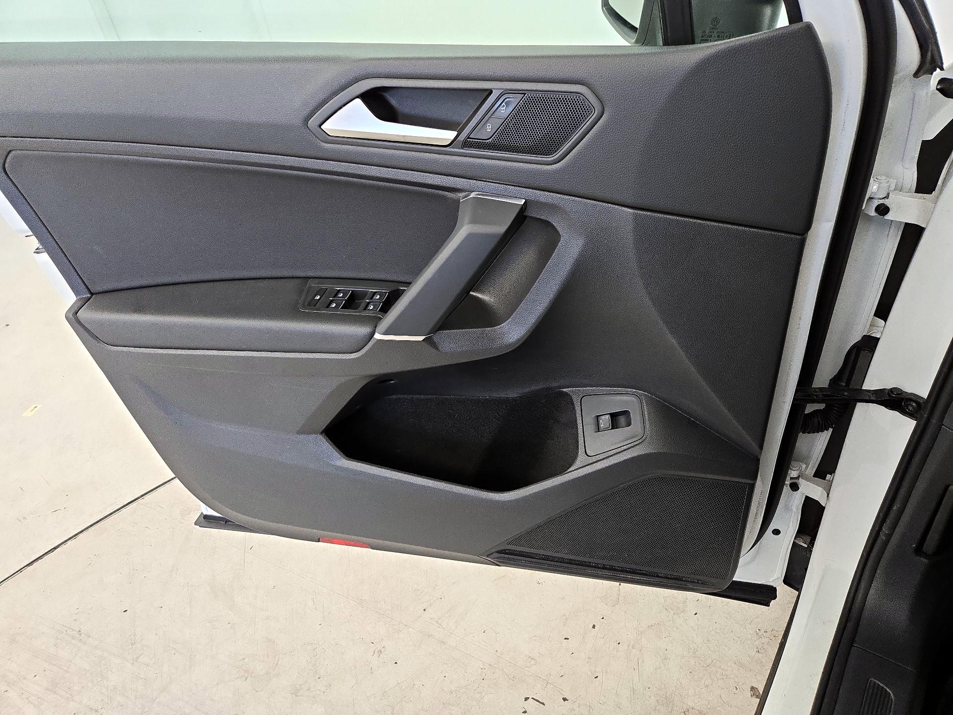 Thumbnail: 2020 Volkswagen Tiguan - 12