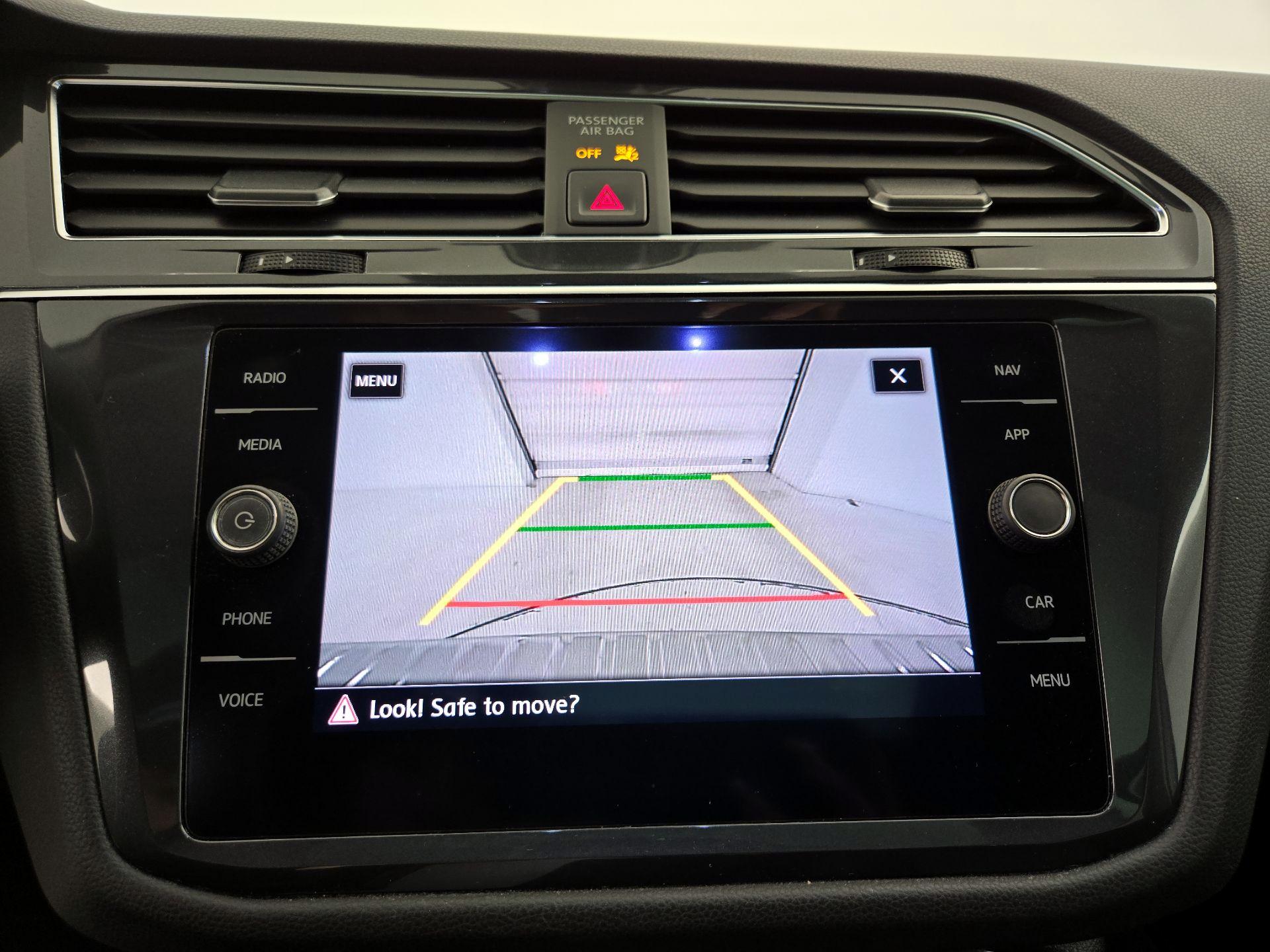 Thumbnail: 2020 Volkswagen Tiguan - 15