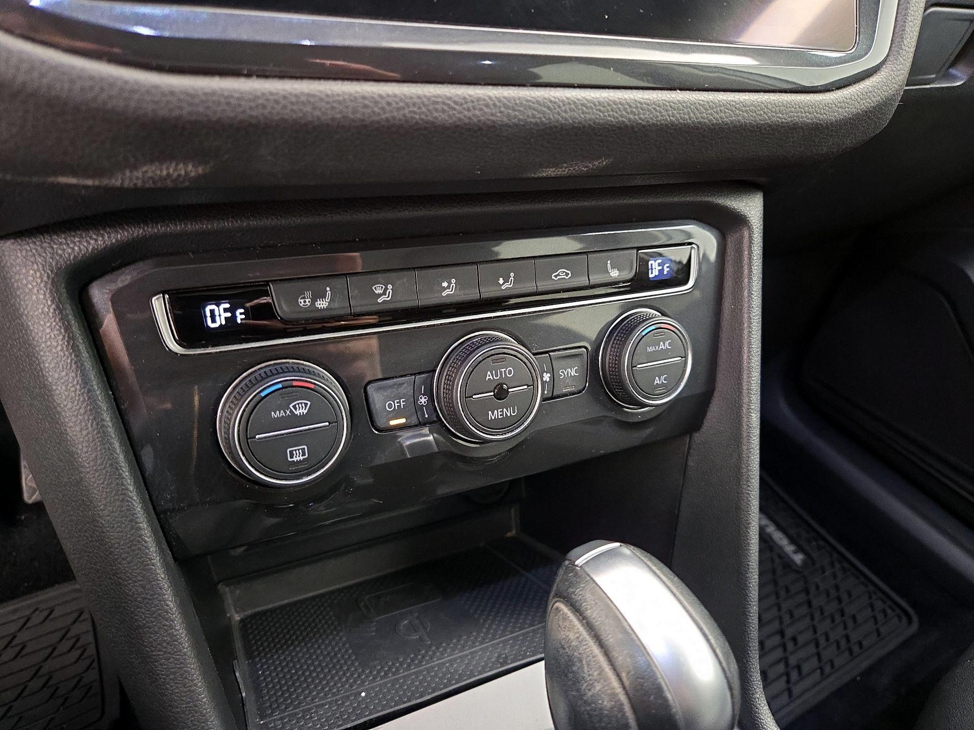 Thumbnail: 2020 Volkswagen Tiguan - 17