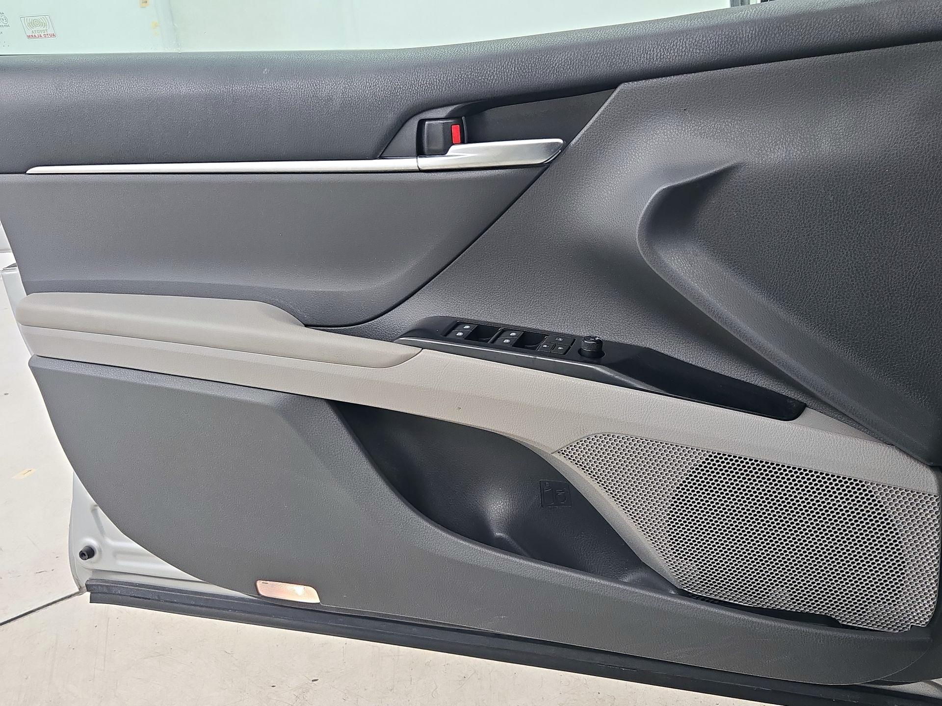 Thumbnail: 2018 Toyota Camry - 12