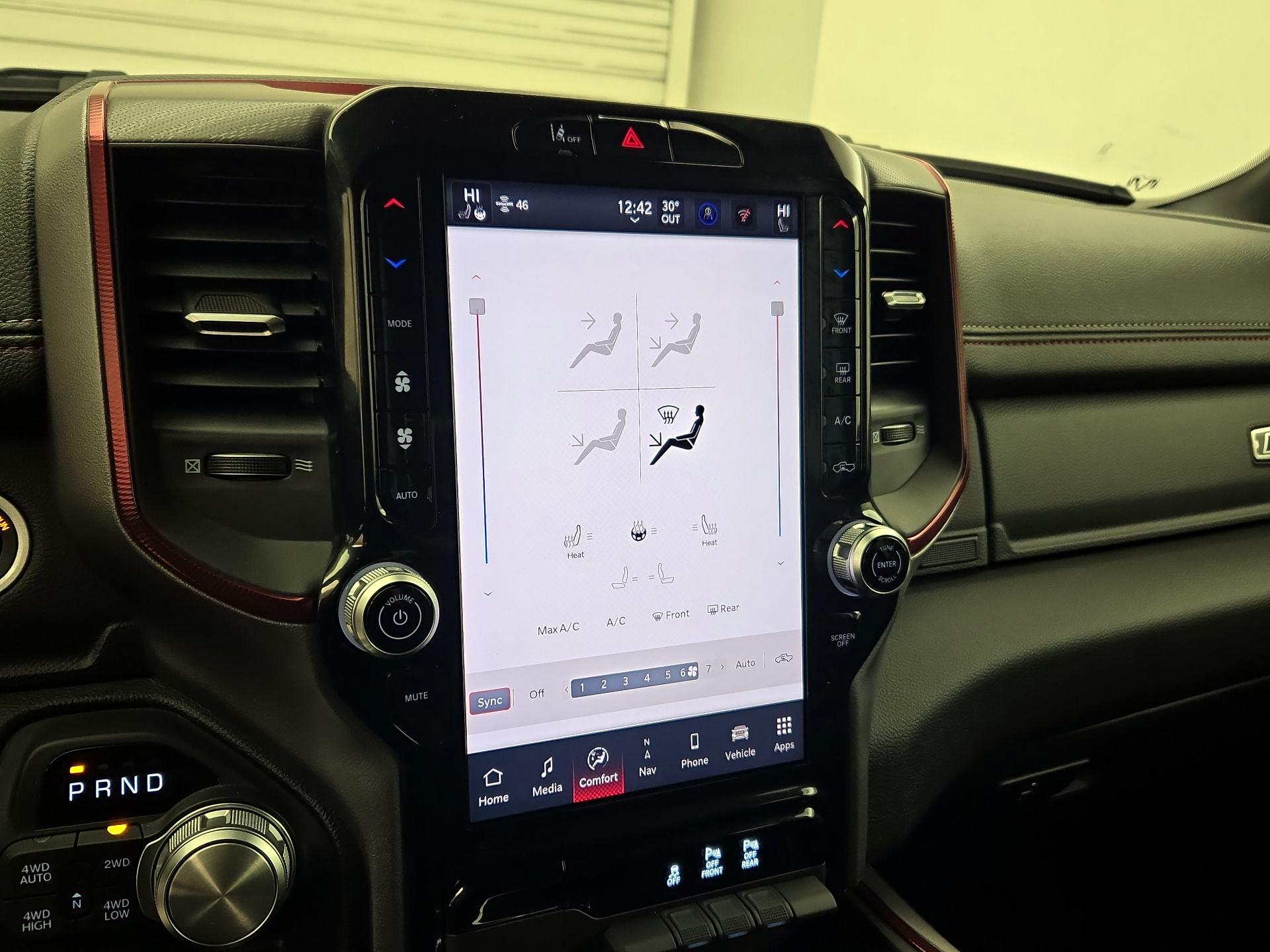 Thumbnail: 2025 RAM 1500 - 17