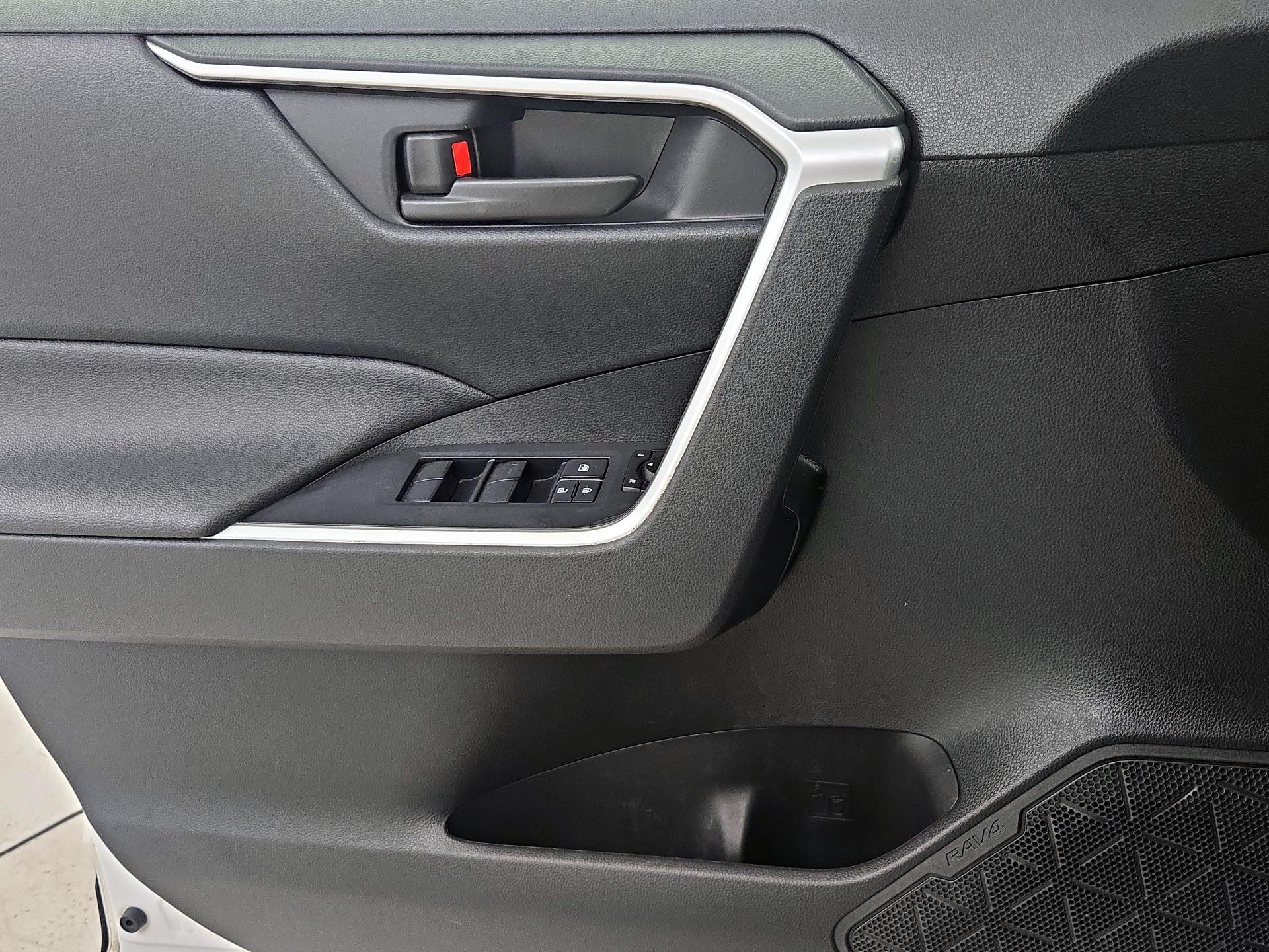 Thumbnail: 2020 Toyota RAV4 - 12