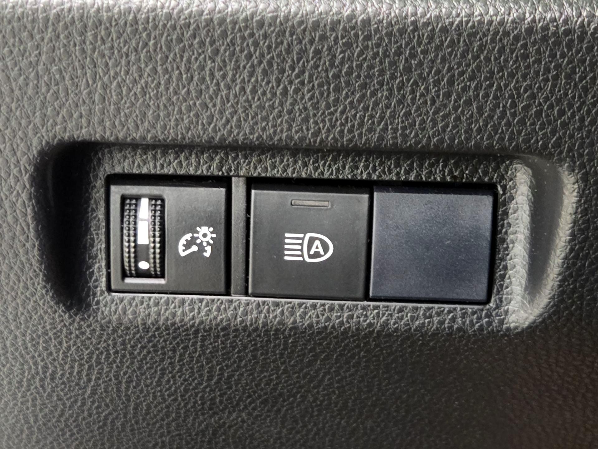 Thumbnail: 2020 Toyota RAV4 - 13