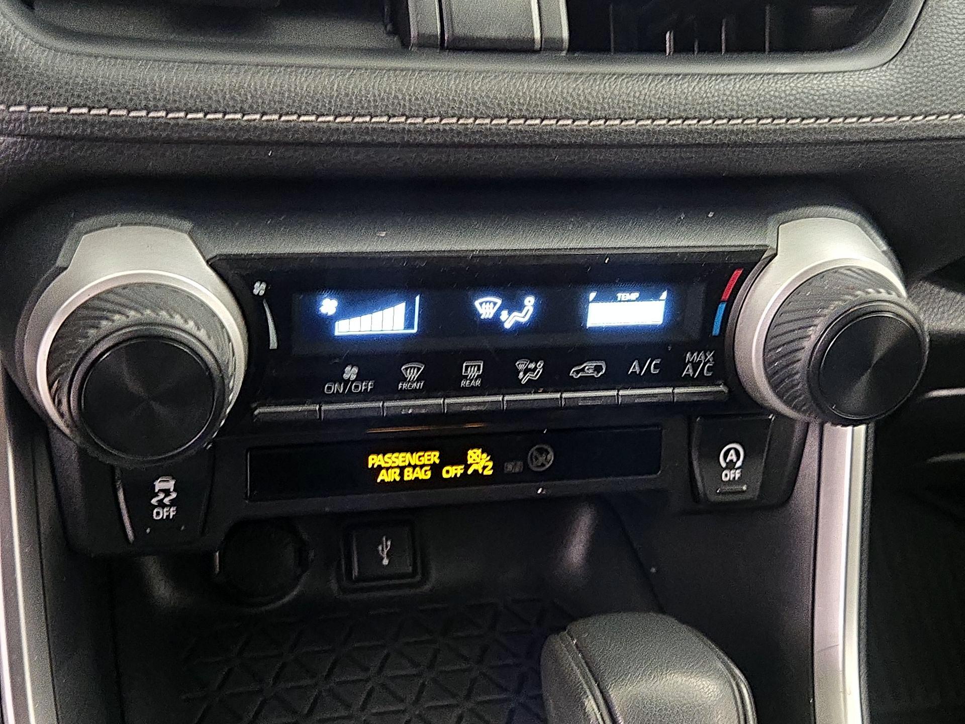 Thumbnail: 2020 Toyota RAV4 - 16