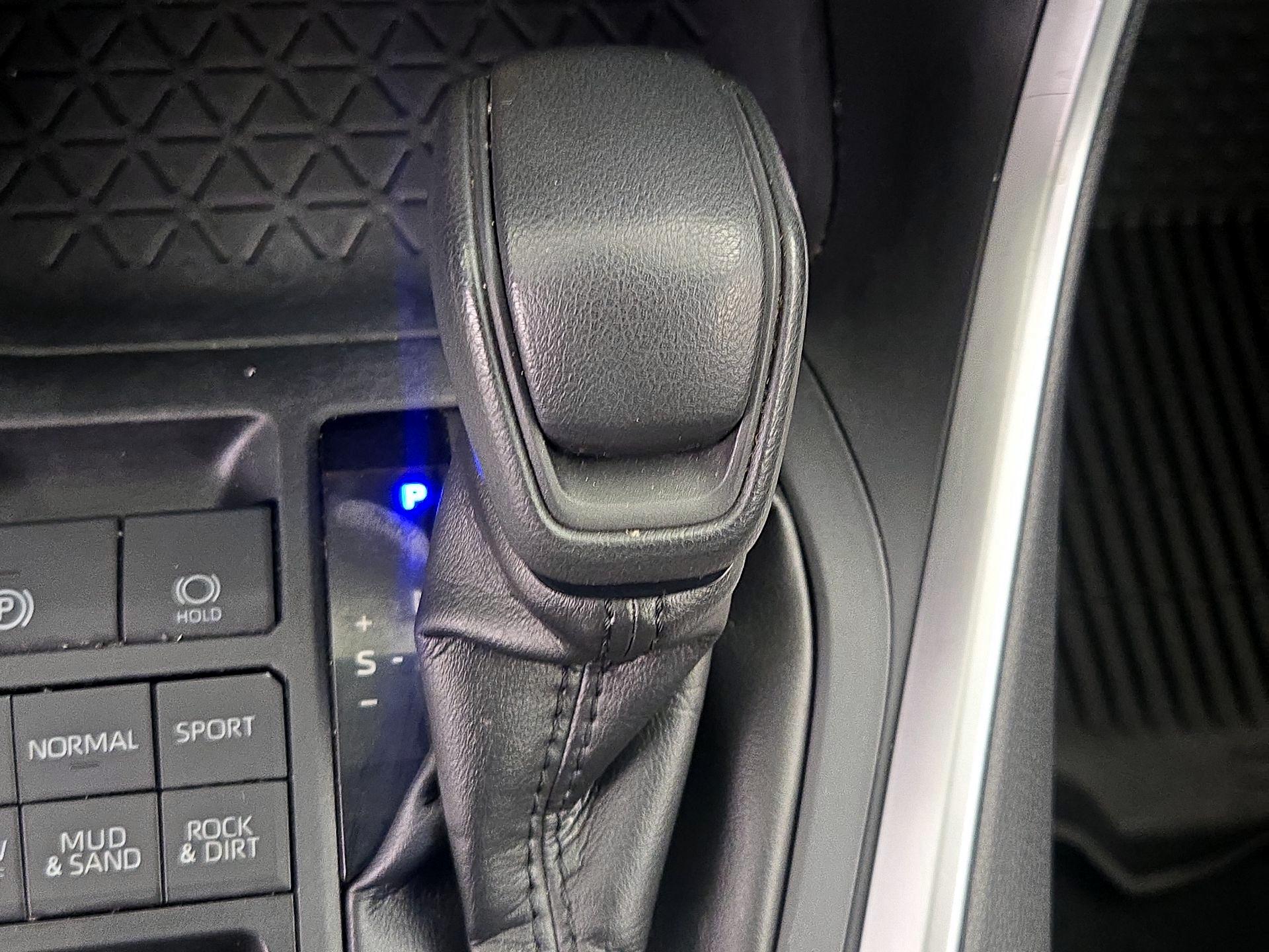 Thumbnail: 2020 Toyota RAV4 - 17