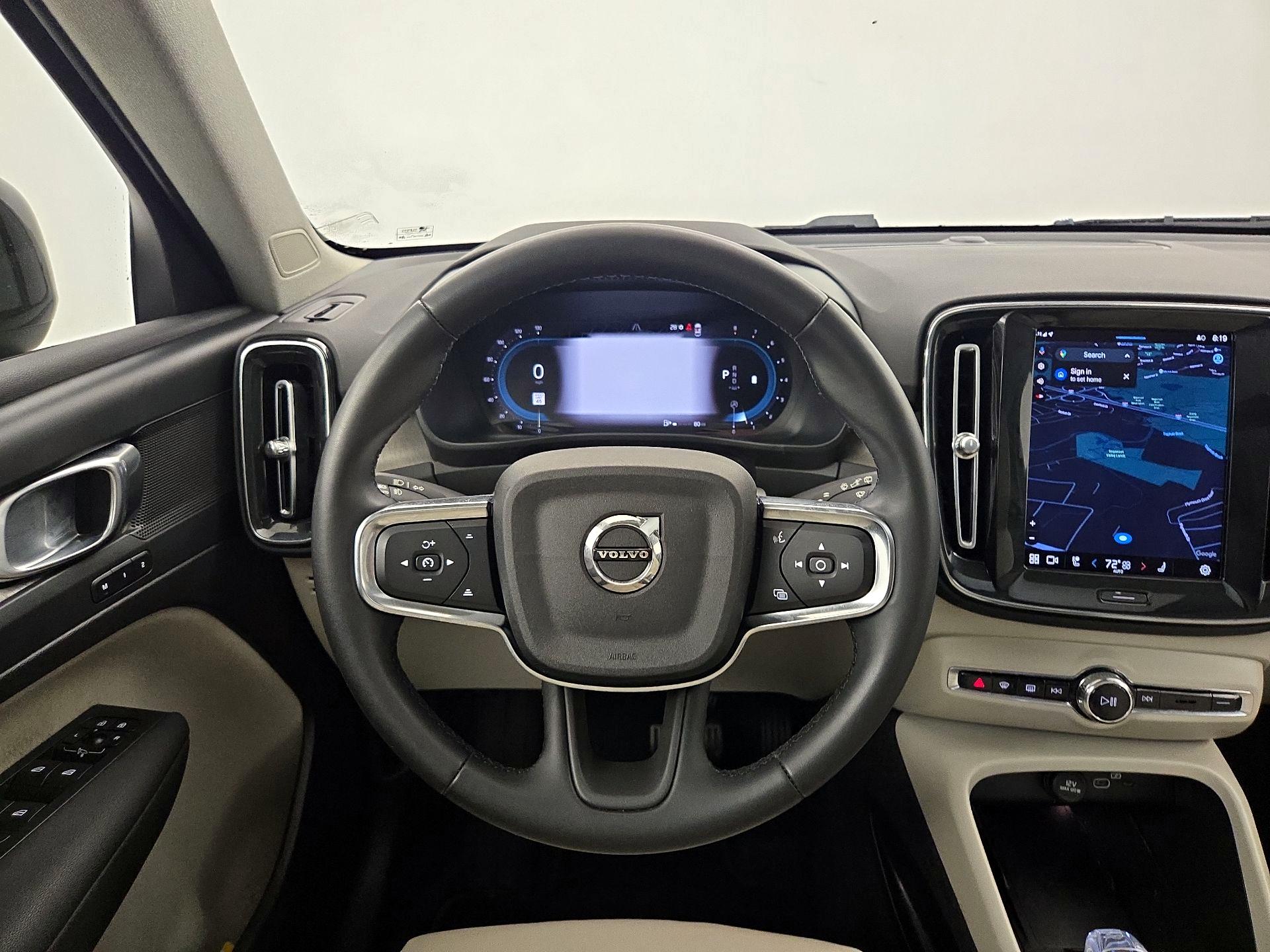 Thumbnail: 2023 Volvo XC40 - 10